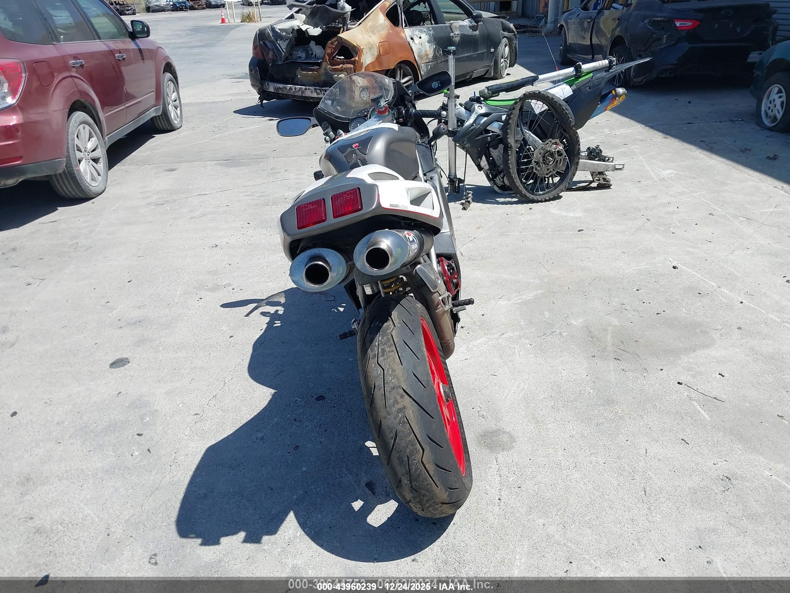 DUCATI 748 image 6