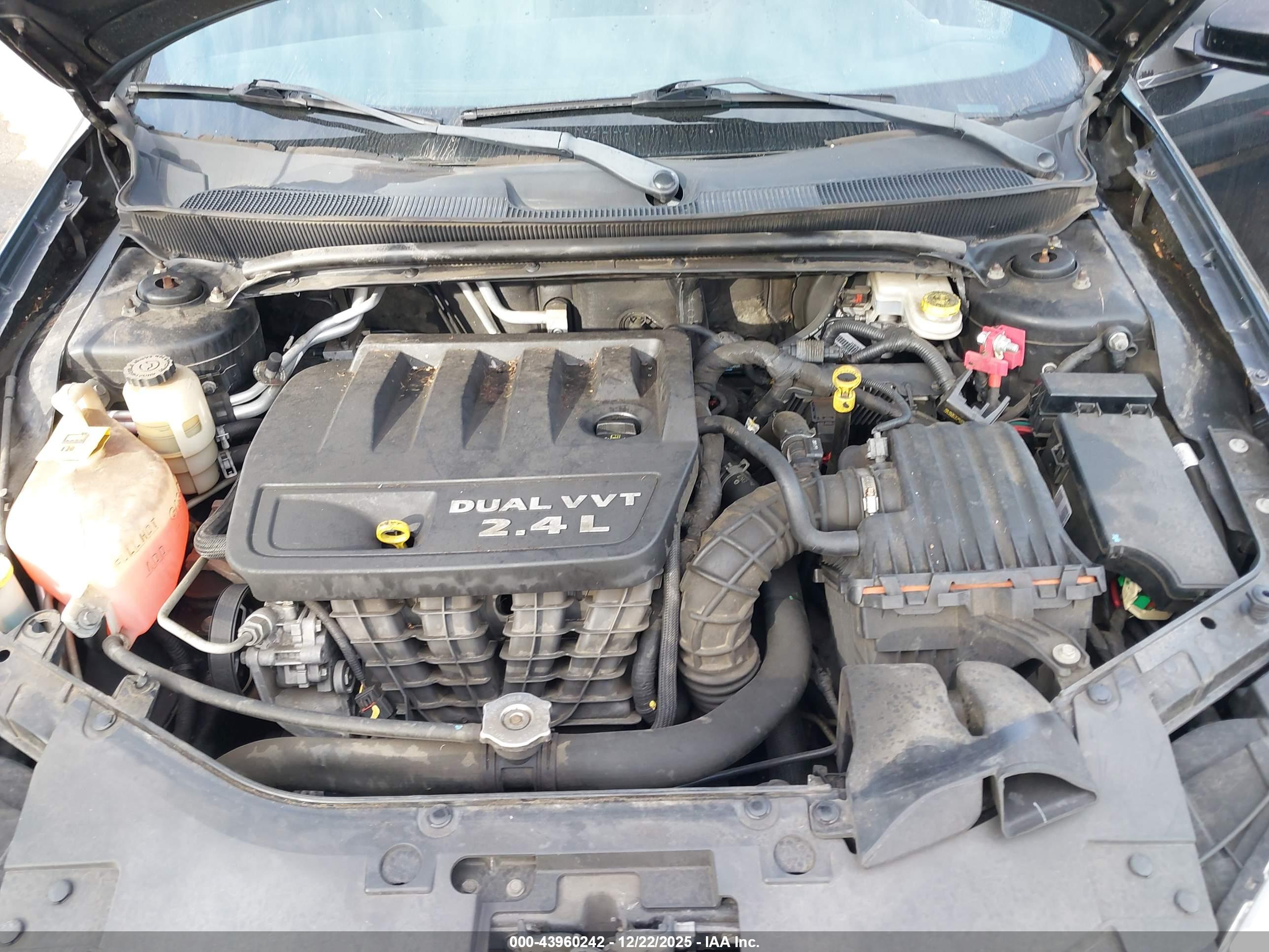 CHRYSLER 200 image 10