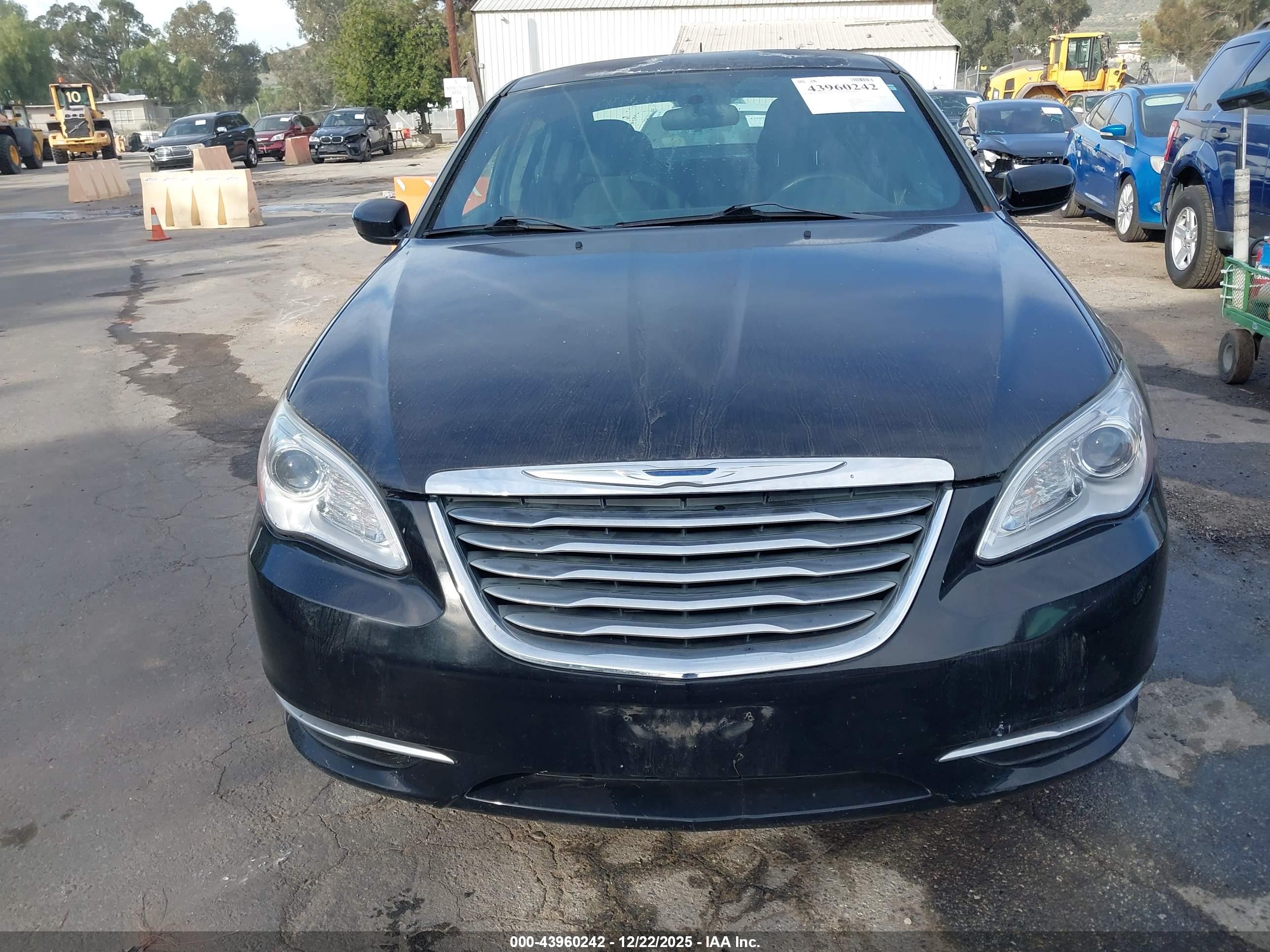 CHRYSLER 200 image 6