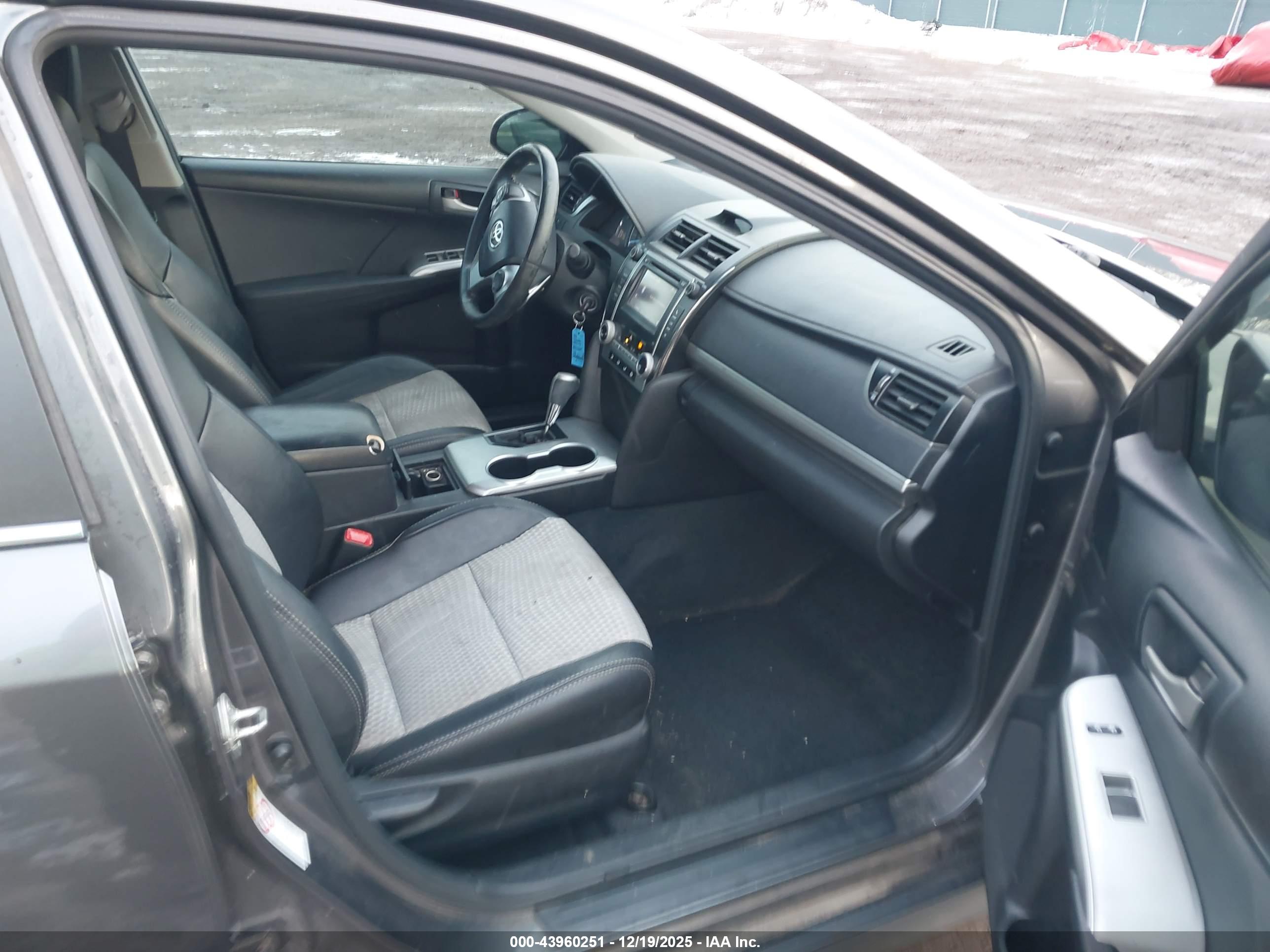 TOYOTA CAMRY image 5