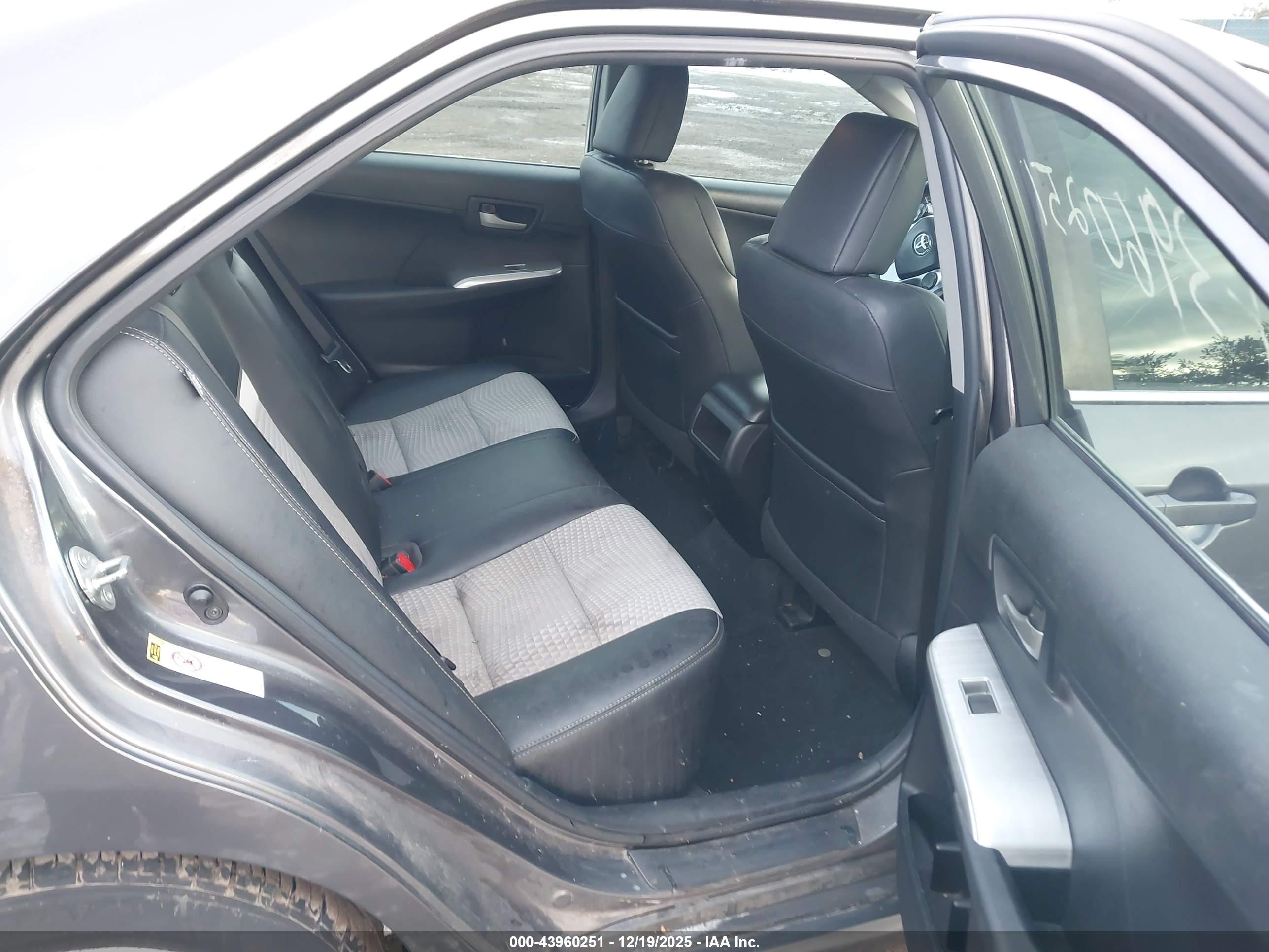 TOYOTA CAMRY image 8