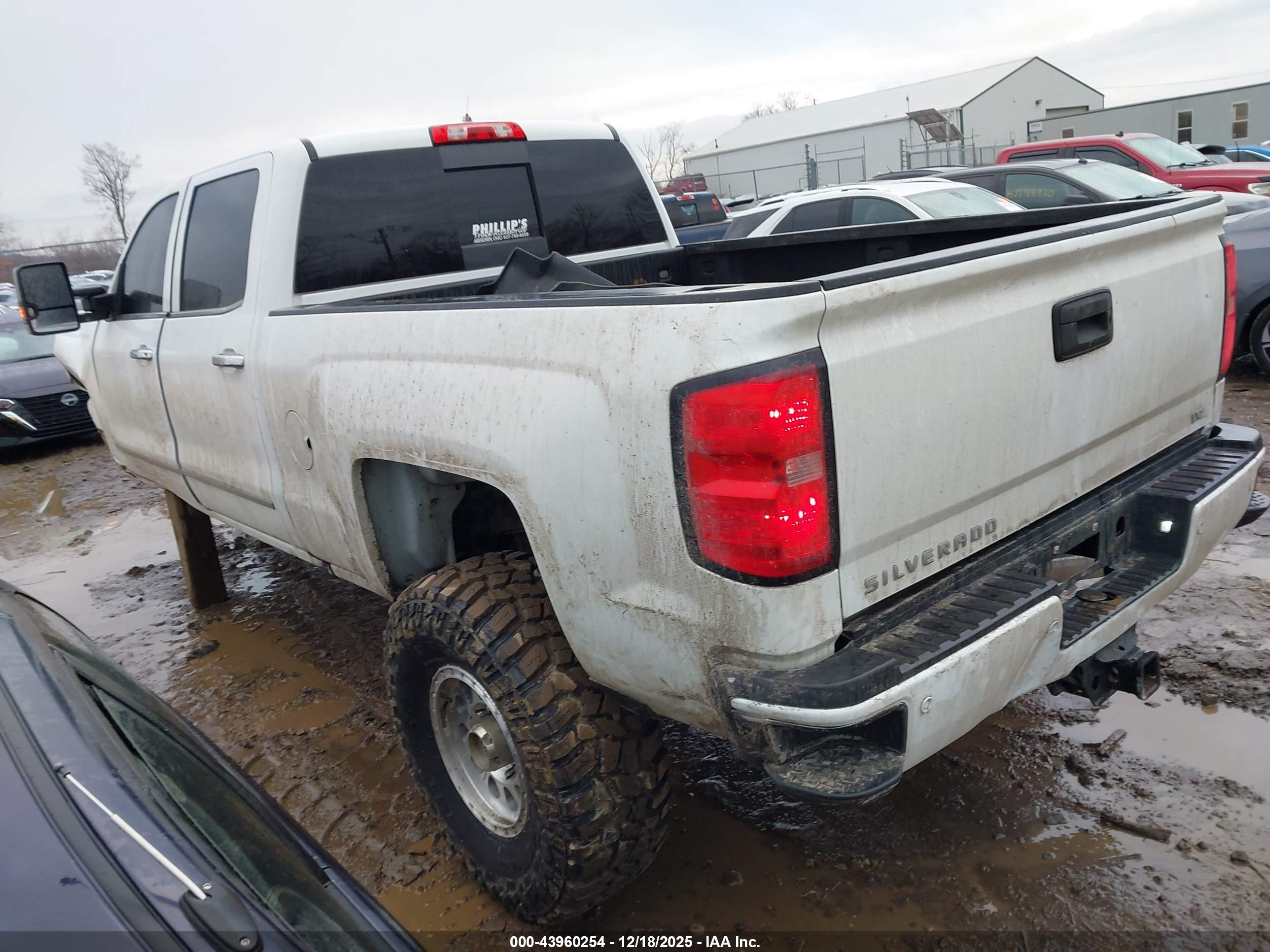 CHEVROLET SILVERADO image 3