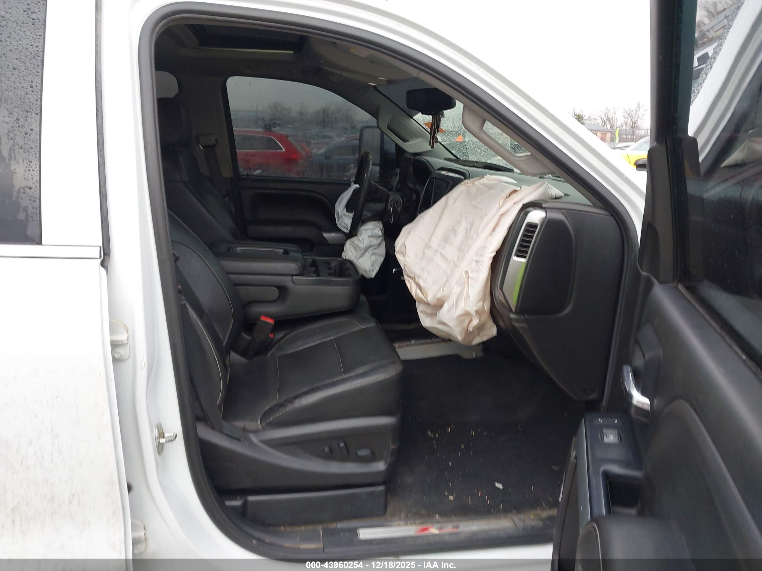 CHEVROLET SILVERADO image 5