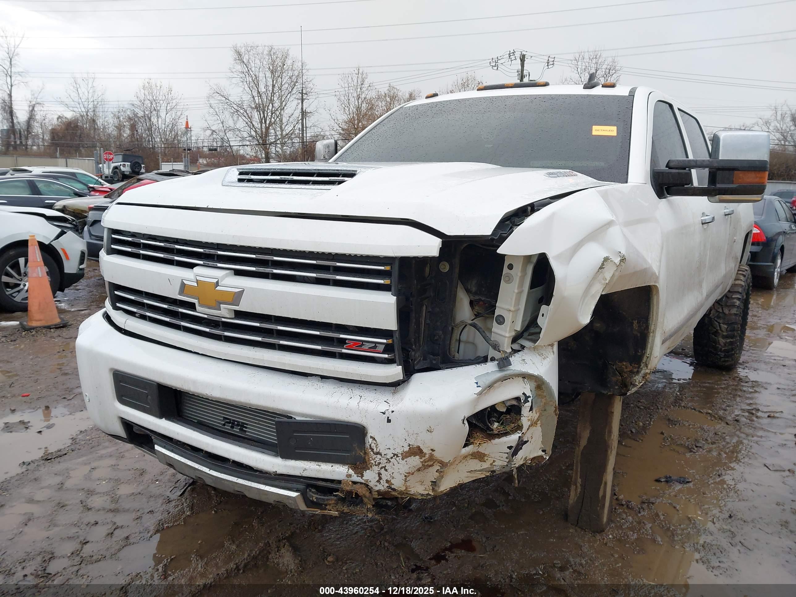 CHEVROLET SILVERADO image 6