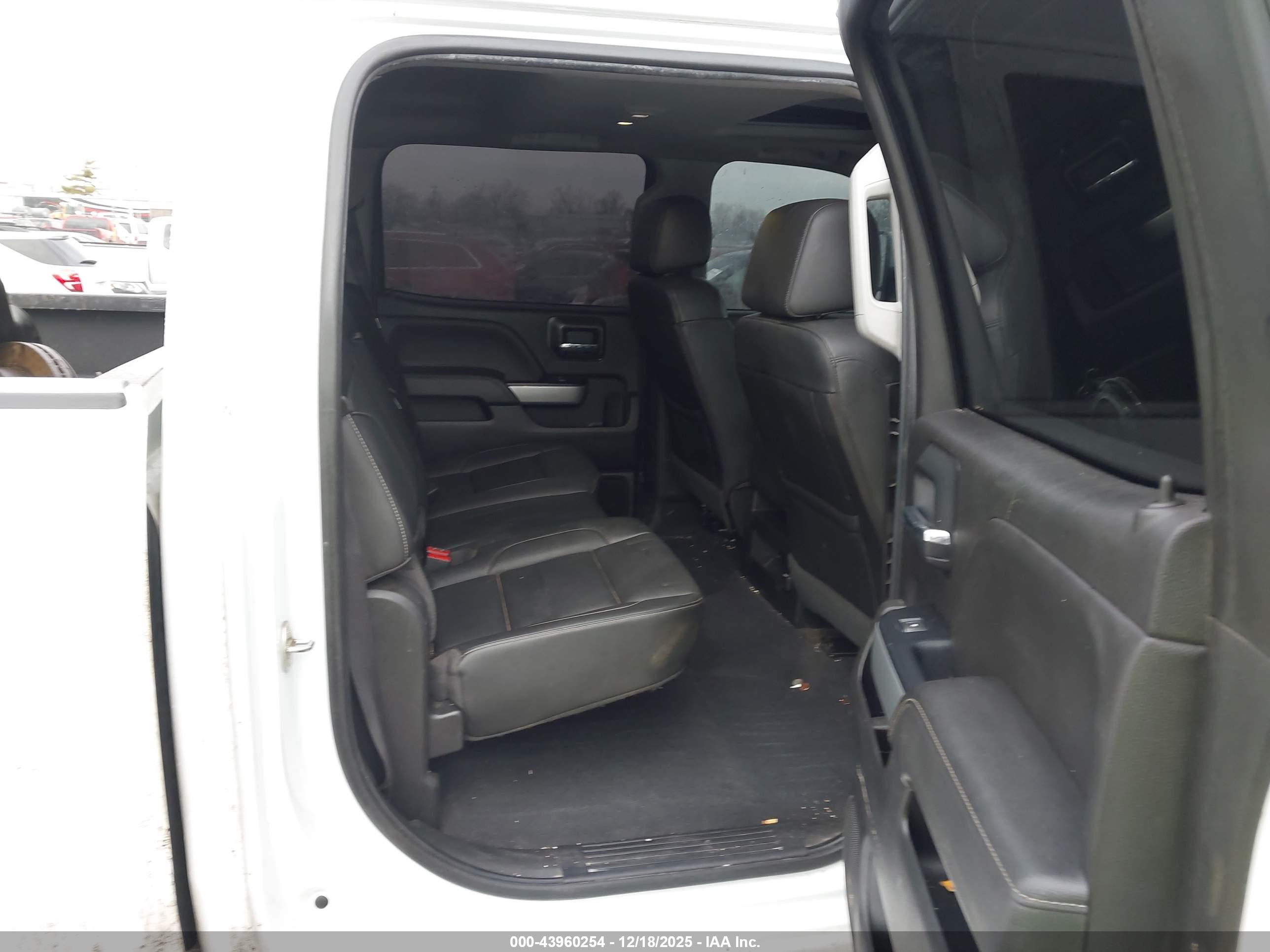 CHEVROLET SILVERADO image 8