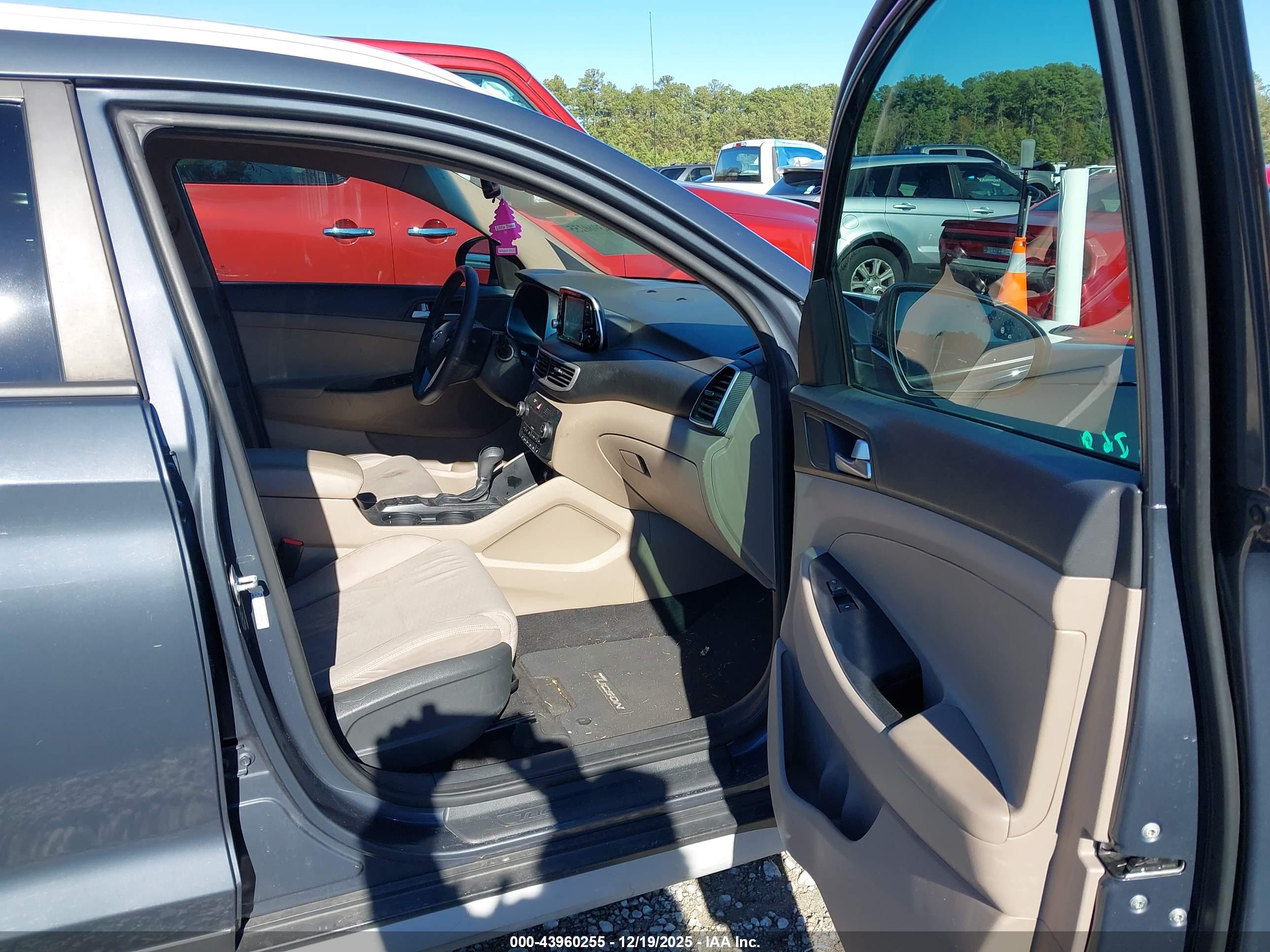HYUNDAI TUCSON image 5