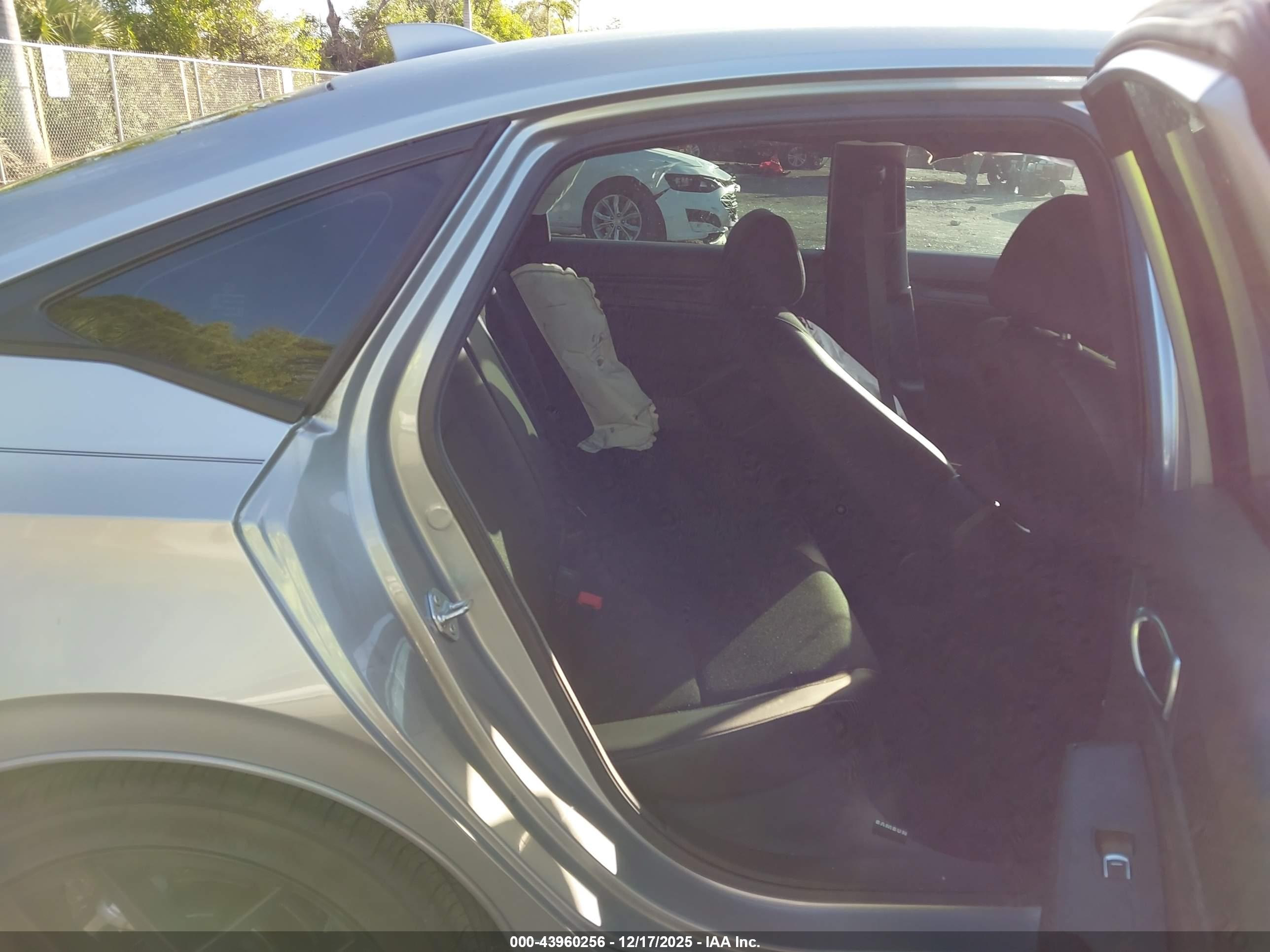 HONDA CIVIC image 8