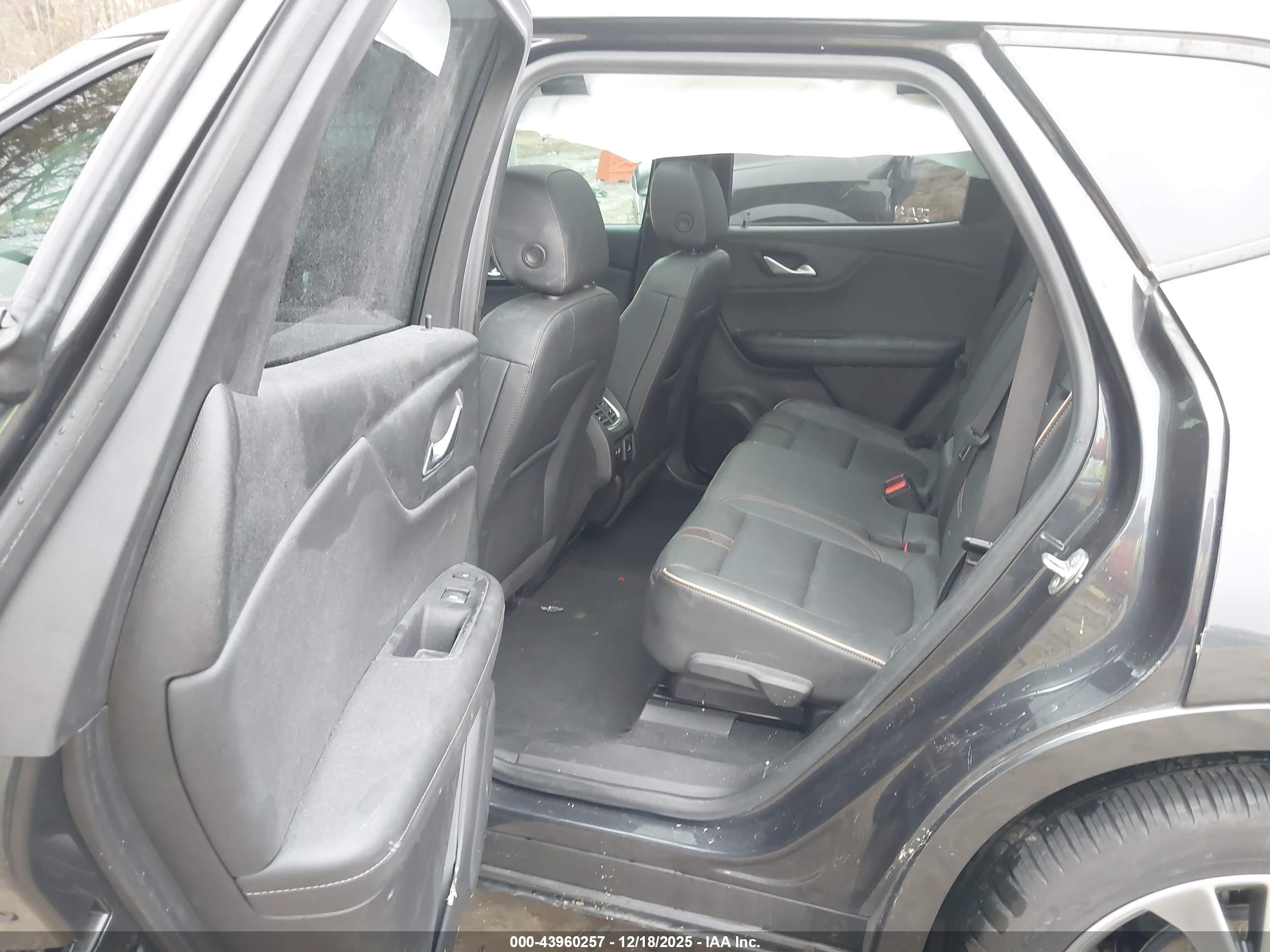 CHEVROLET BLAZER image 8