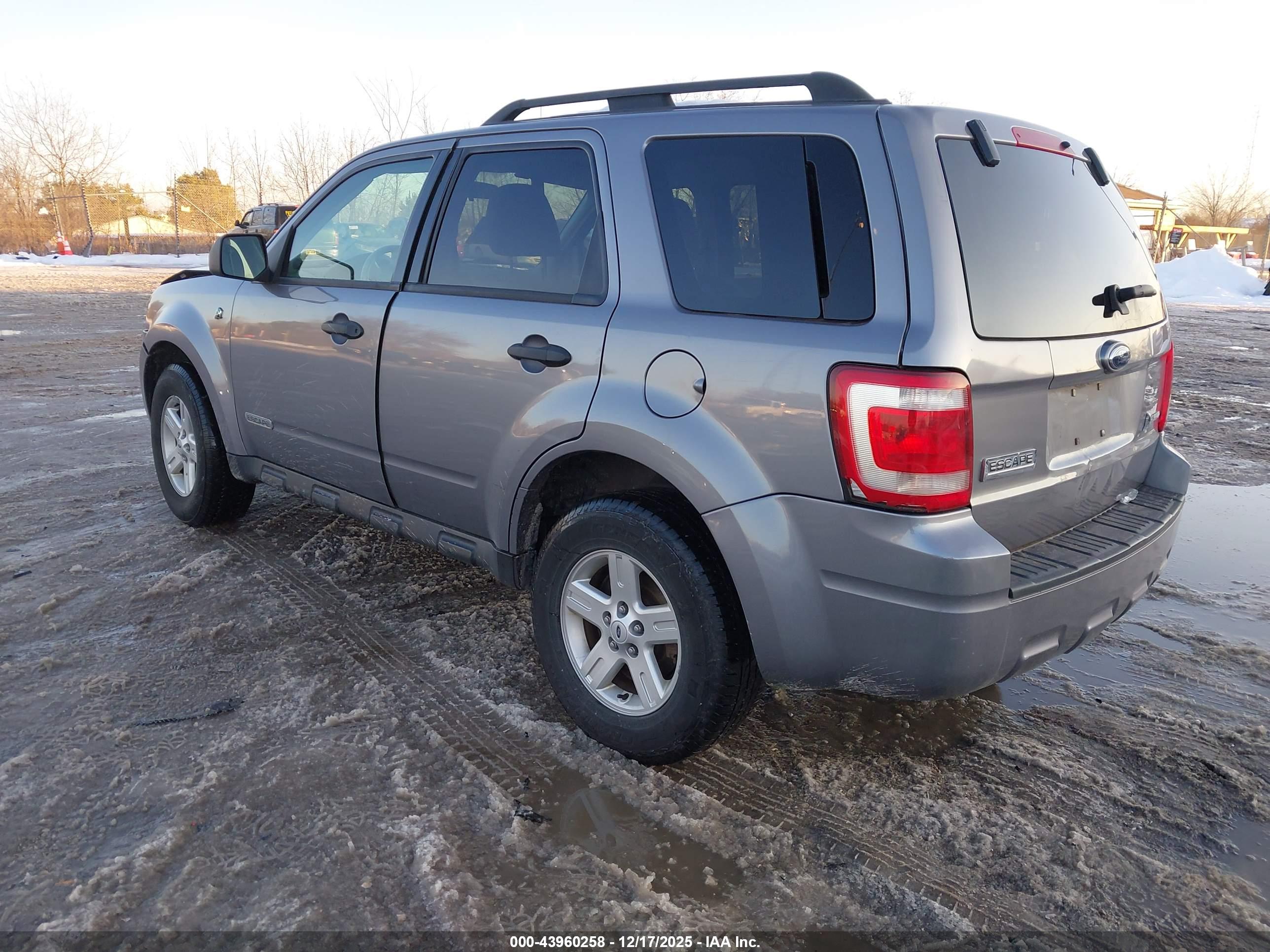FORD ESCAPE image 3