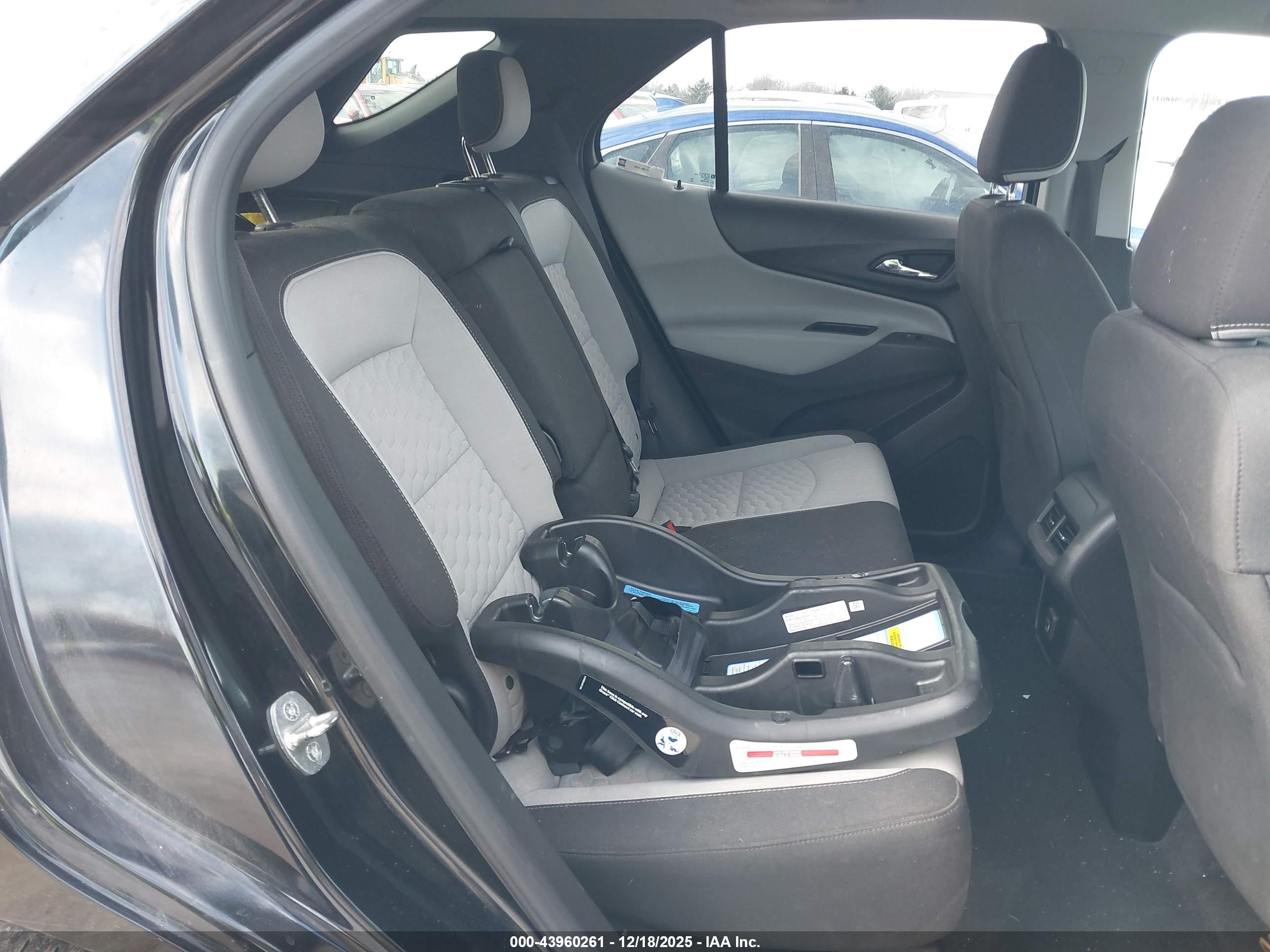 CHEVROLET EQUINOX image 8