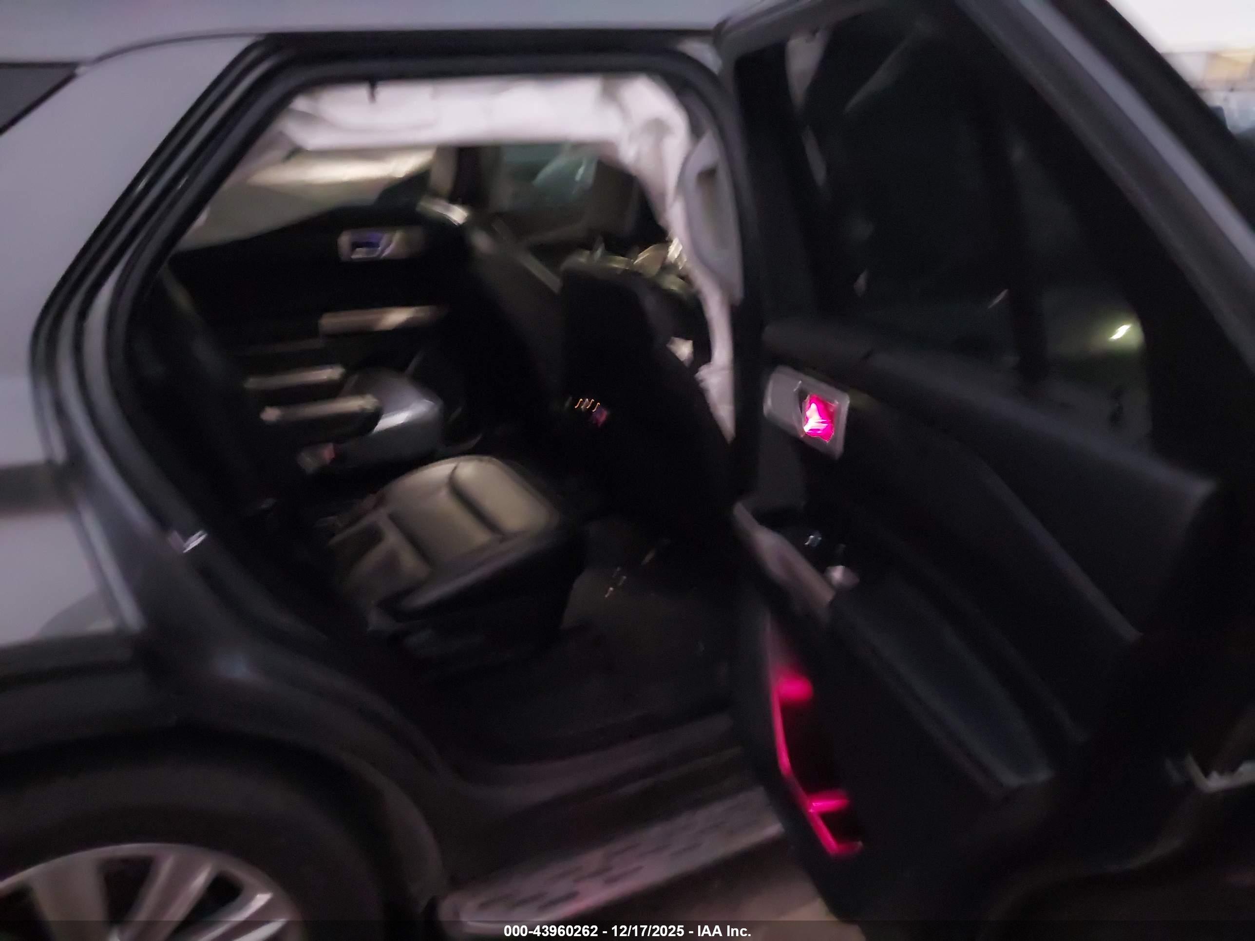 FORD EXPLORER image 8