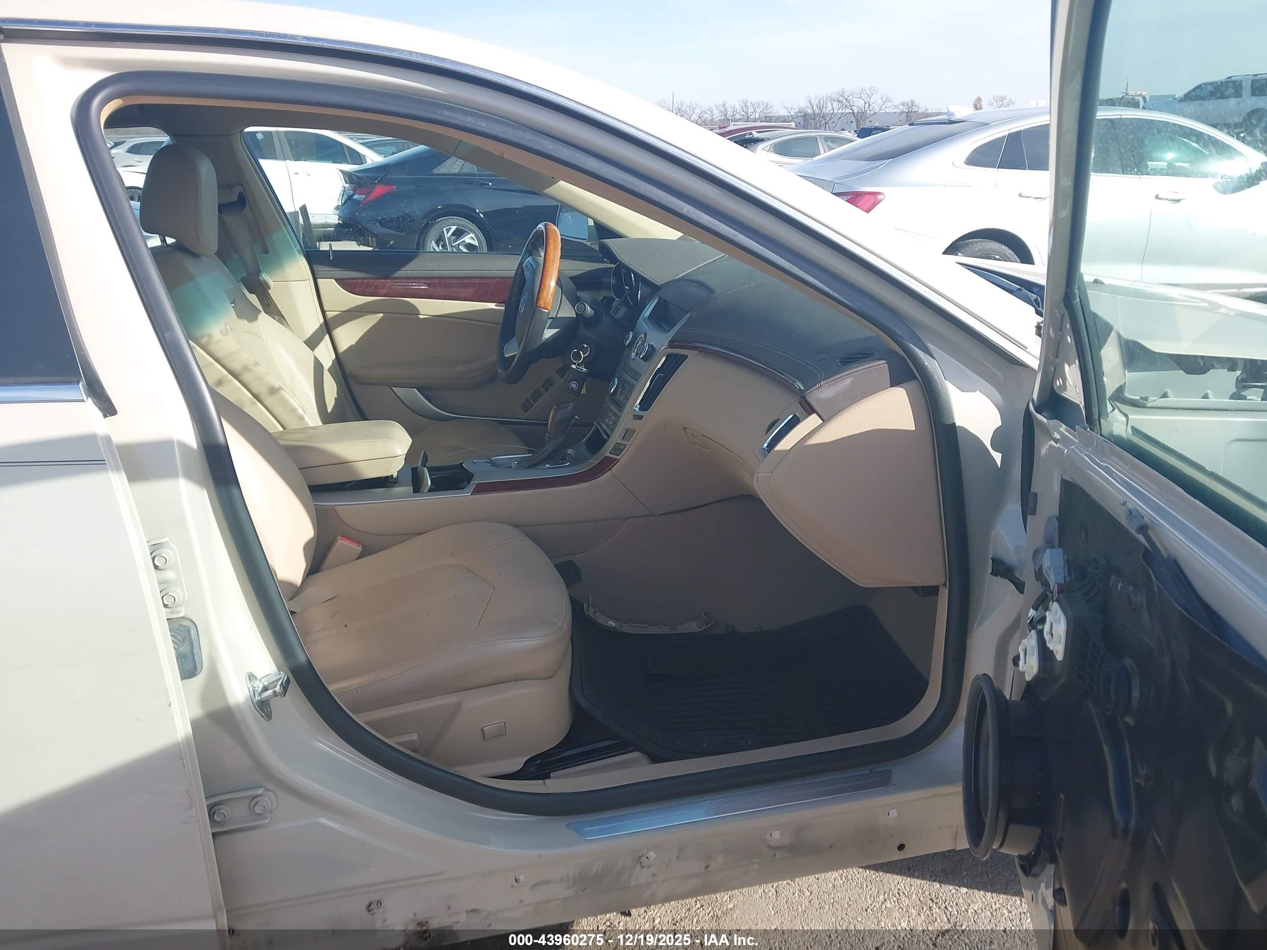 CADILLAC CTS image 5
