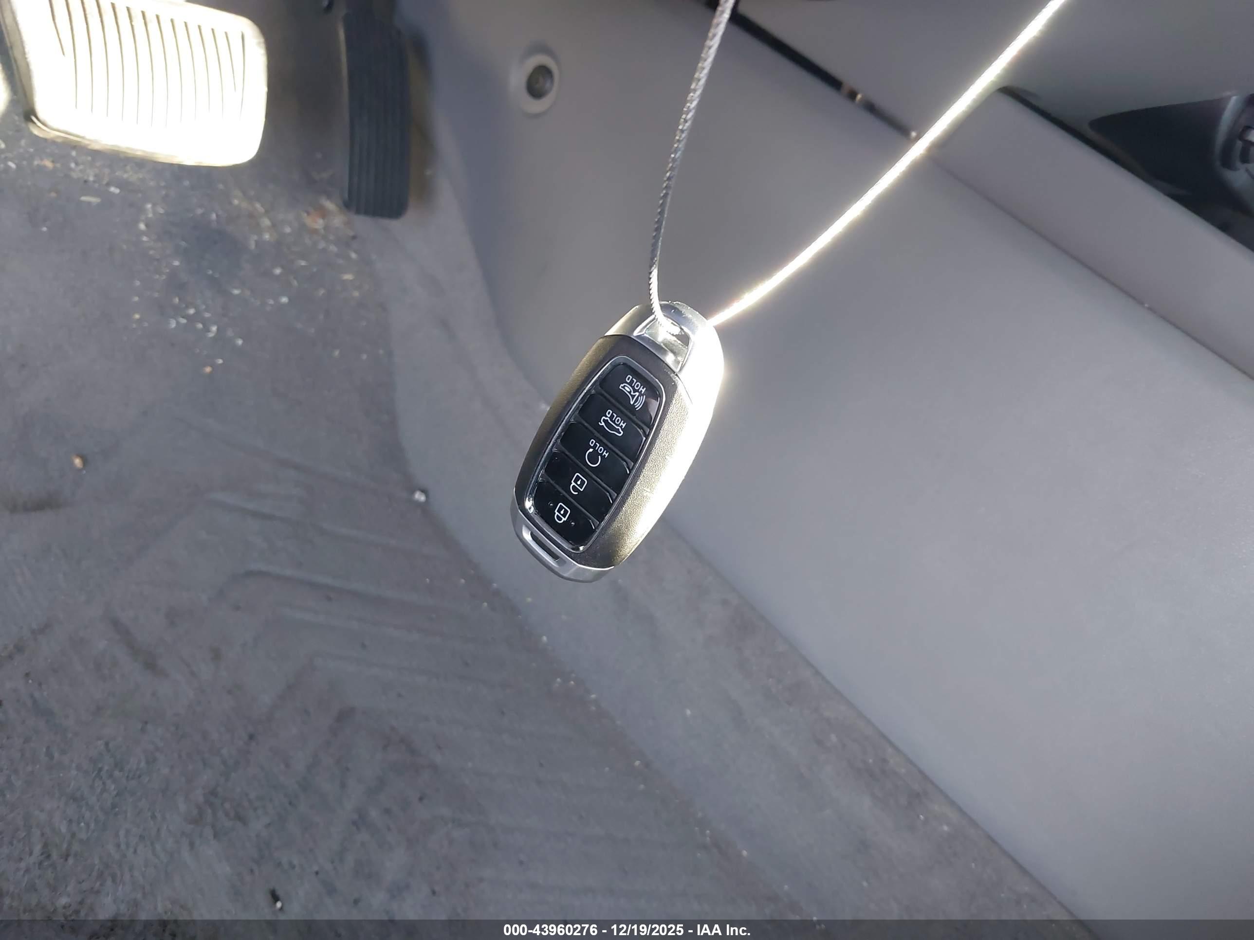 HYUNDAI ELANTRA image 11