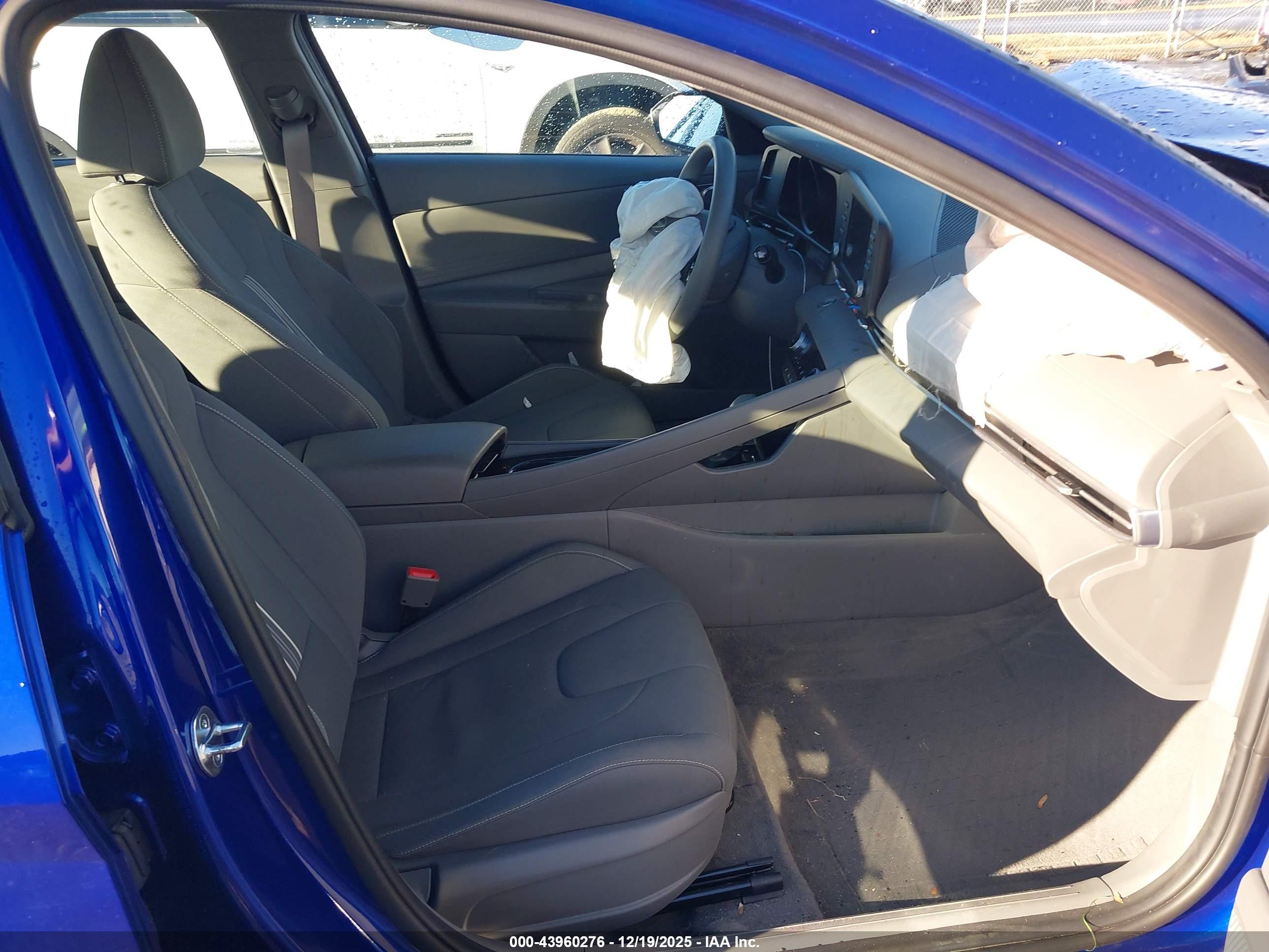 HYUNDAI ELANTRA image 5