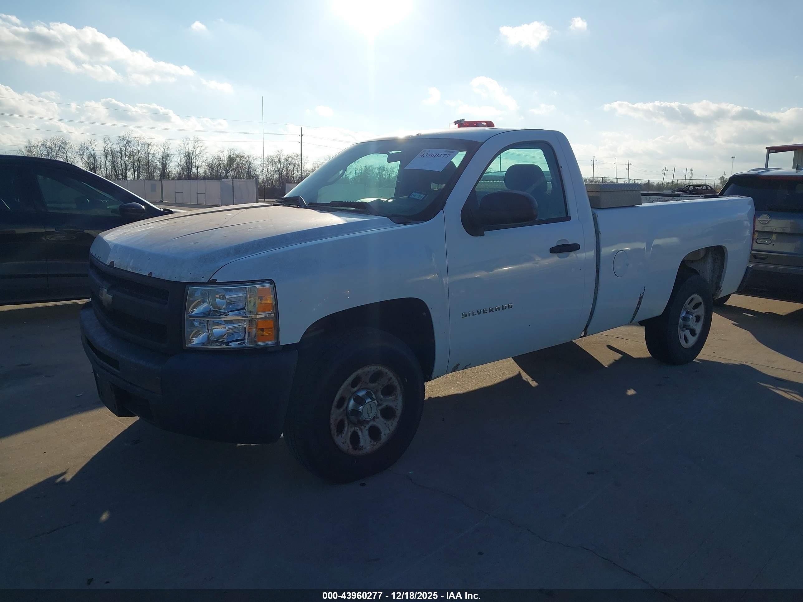 CHEVROLET SILVERADO image 2