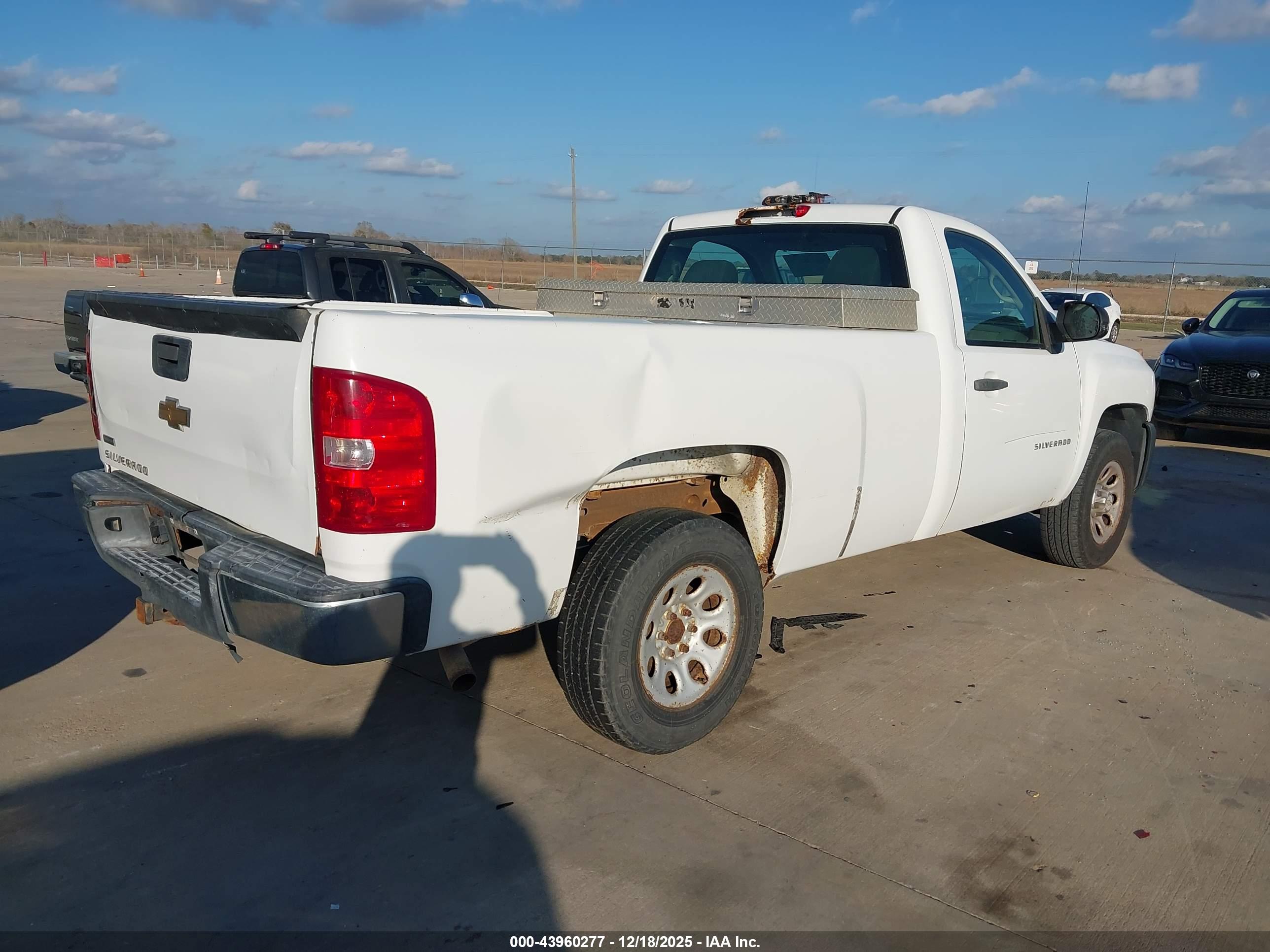 CHEVROLET SILVERADO image 4