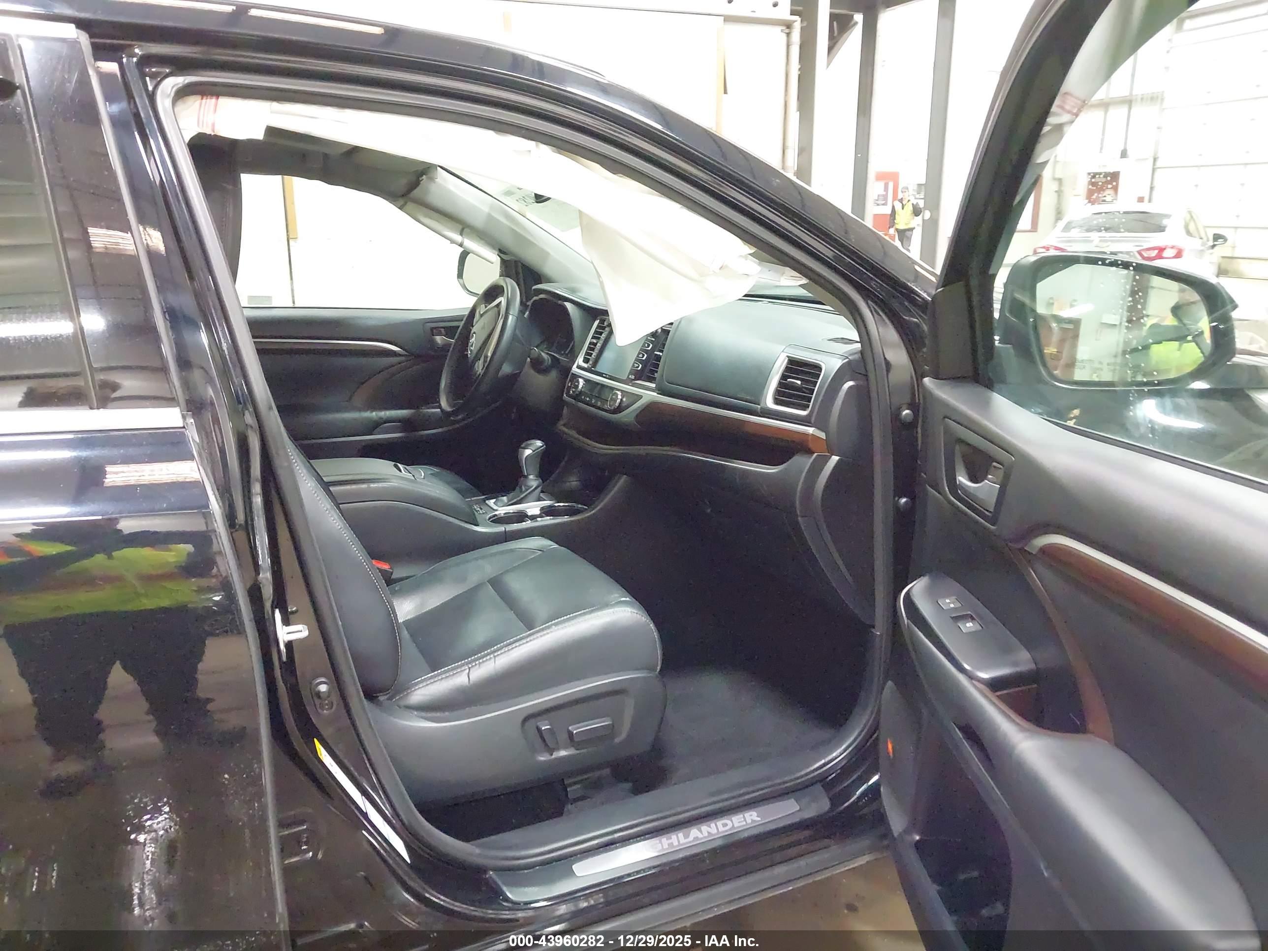 TOYOTA HIGHLANDER image 5