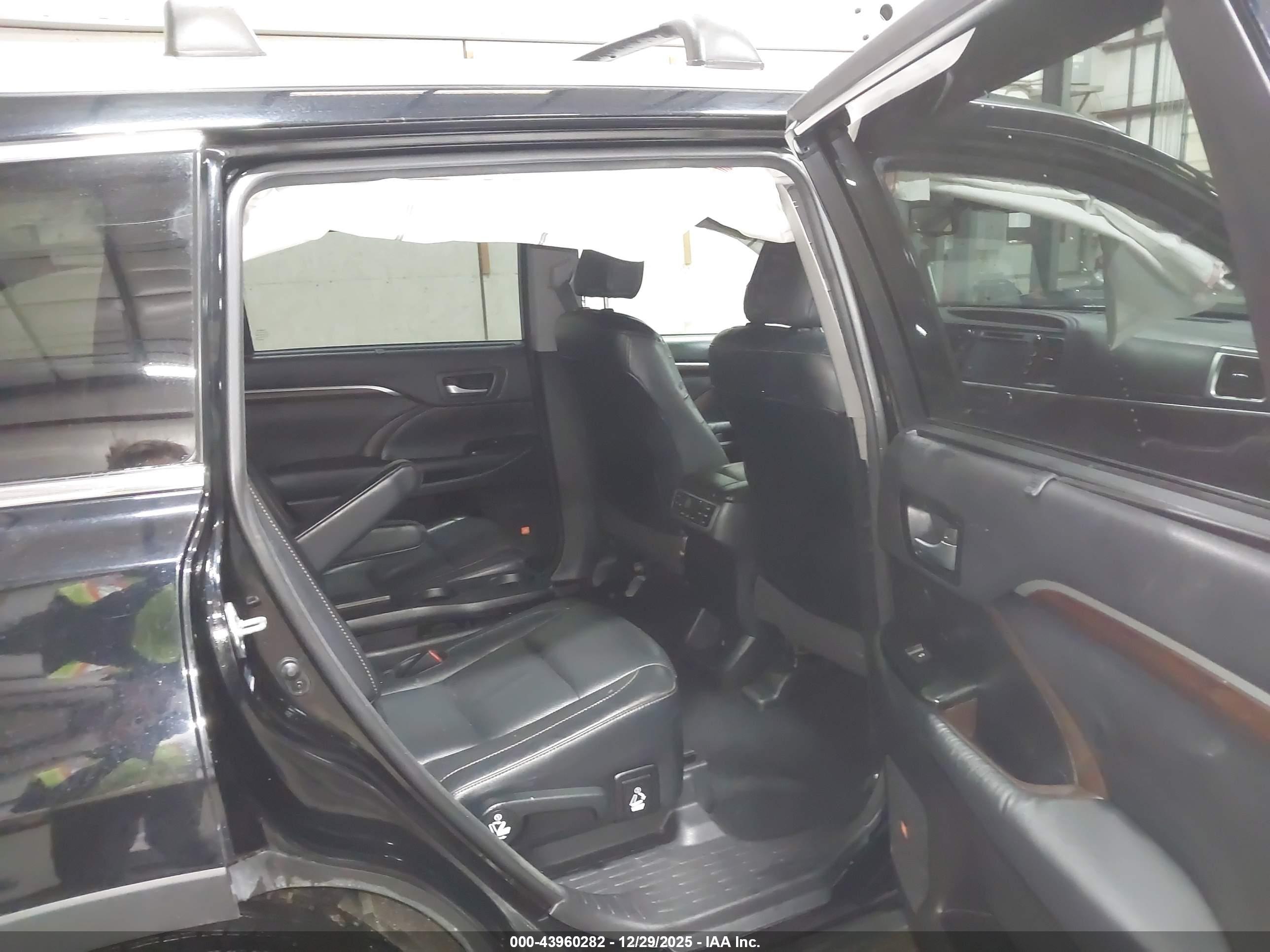 TOYOTA HIGHLANDER image 8