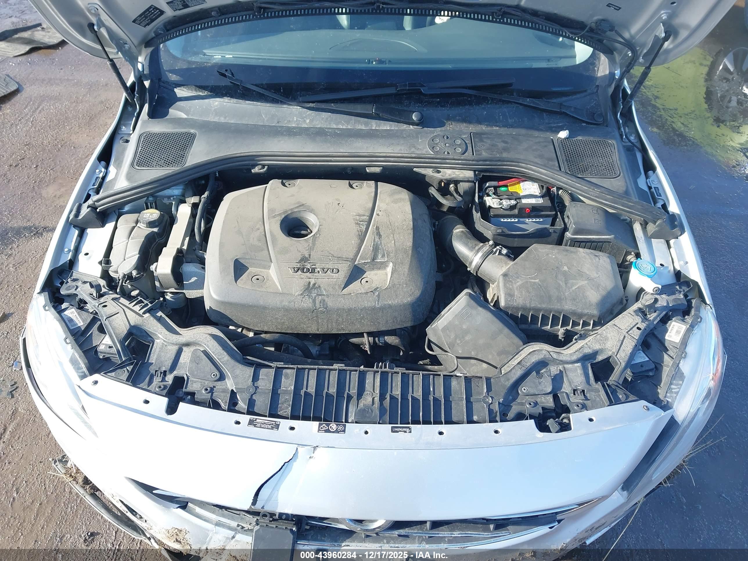 VOLVO S60 image 10