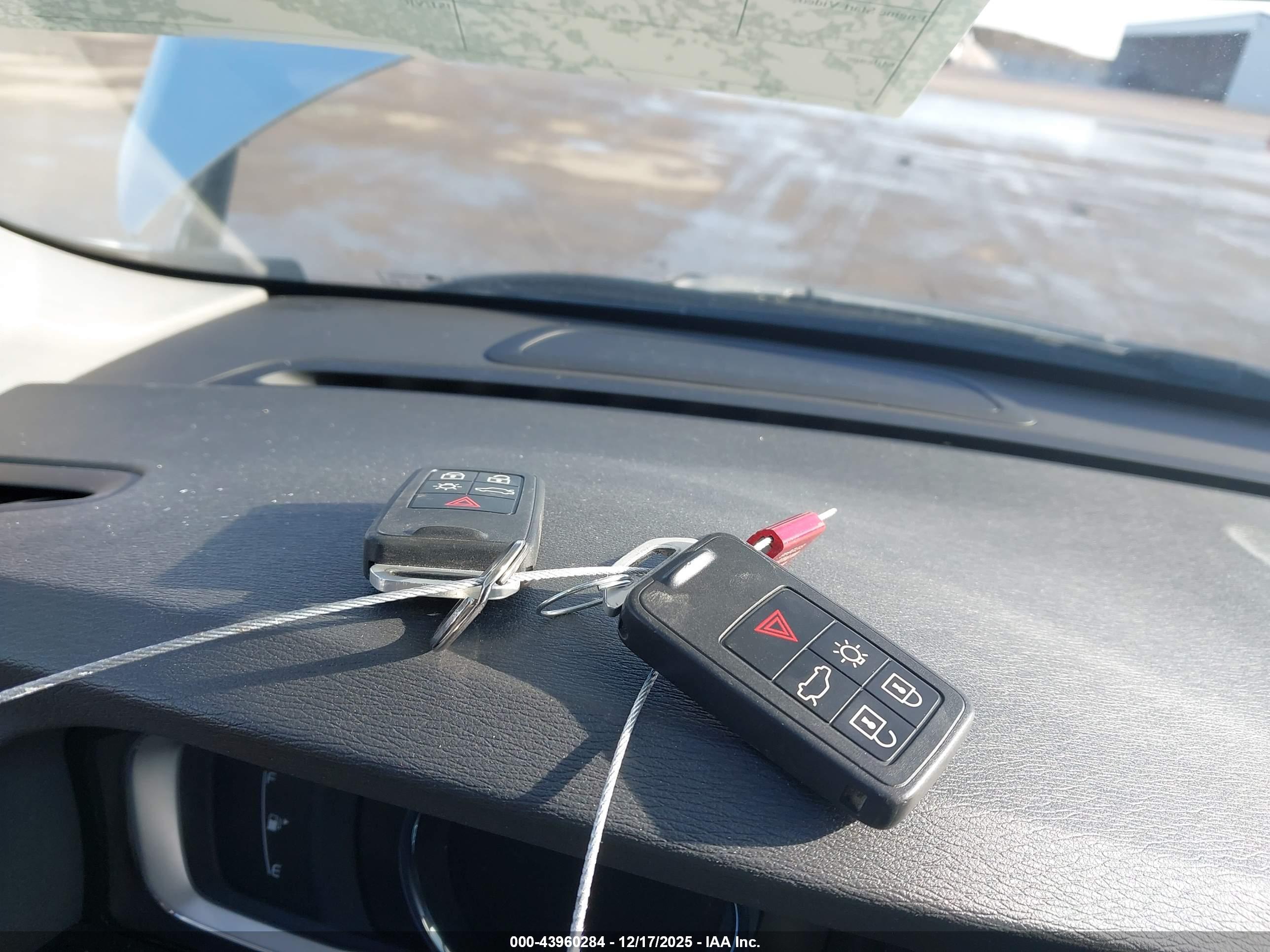 VOLVO S60 image 11