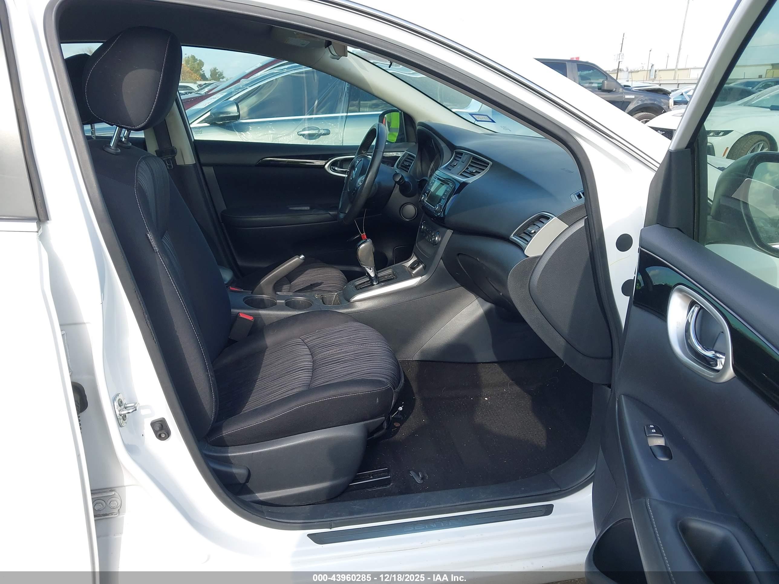 NISSAN SENTRA image 5