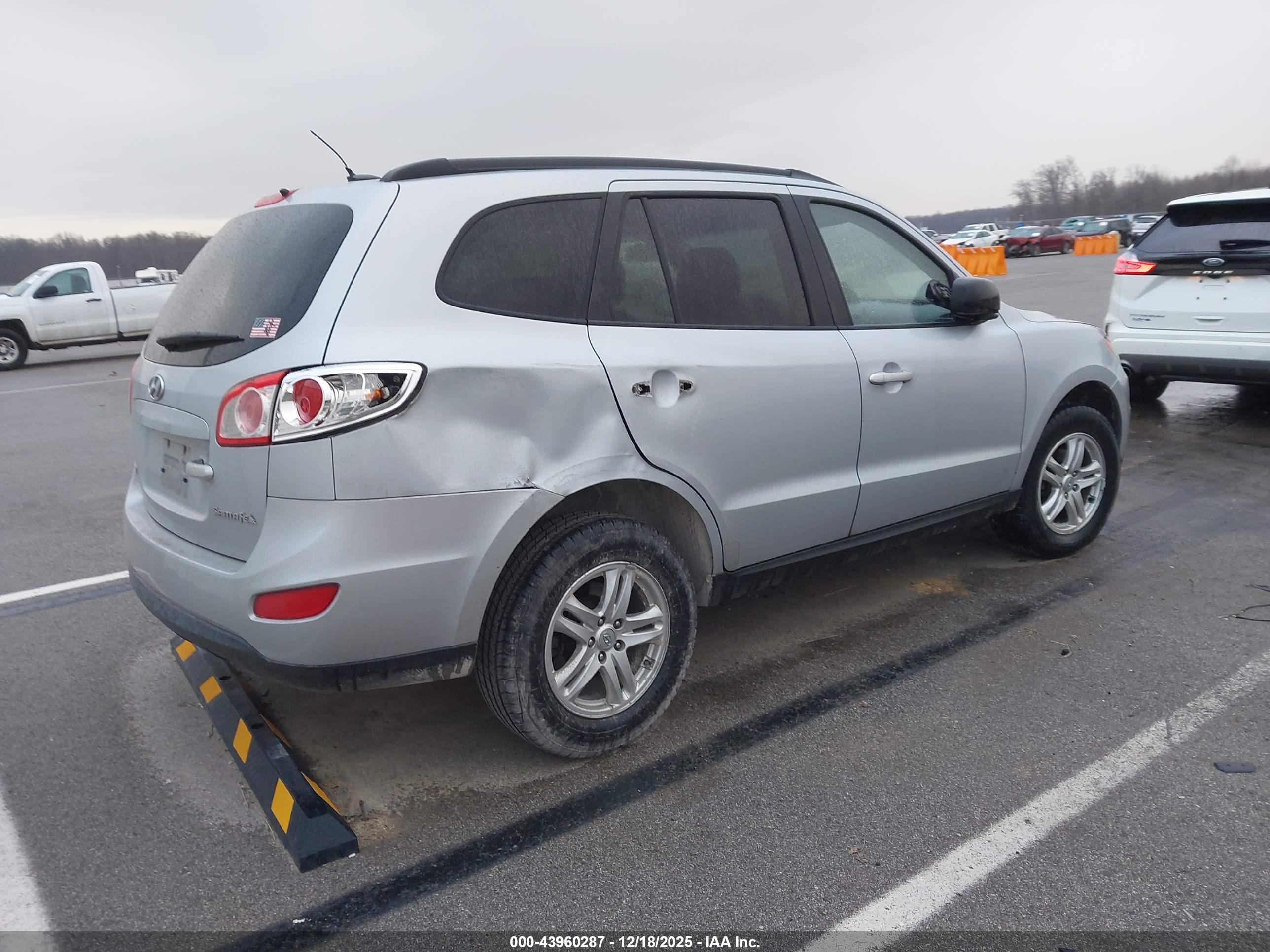 HYUNDAI SANTA image 4