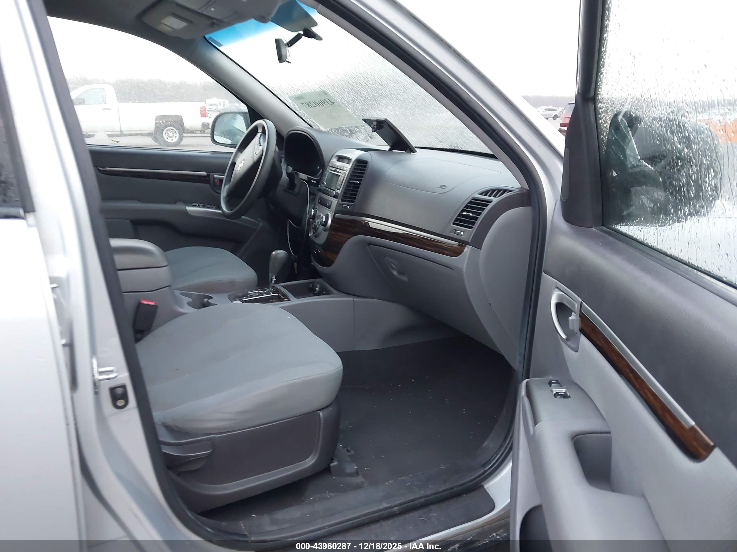 HYUNDAI SANTA image 5