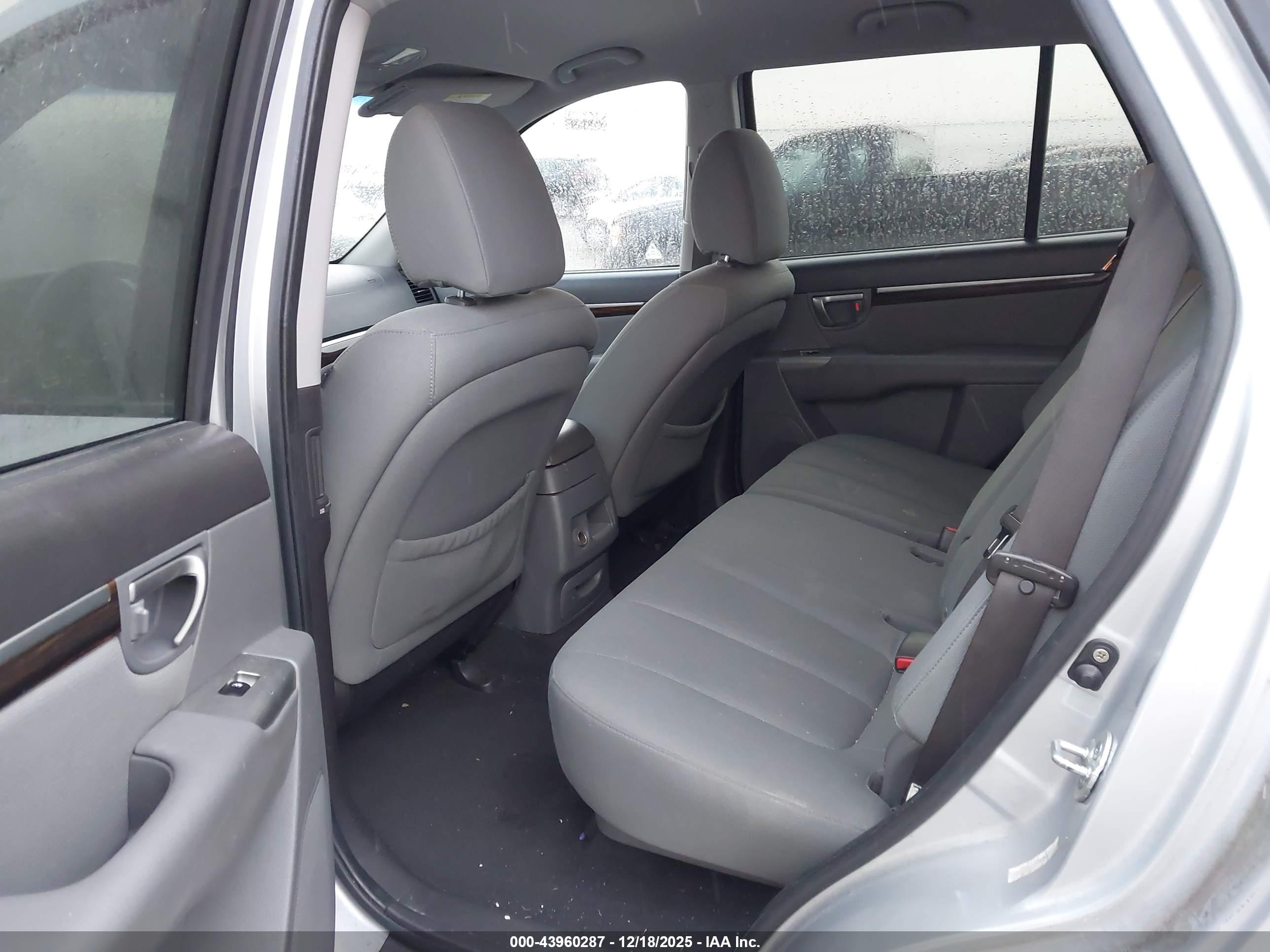 HYUNDAI SANTA image 8