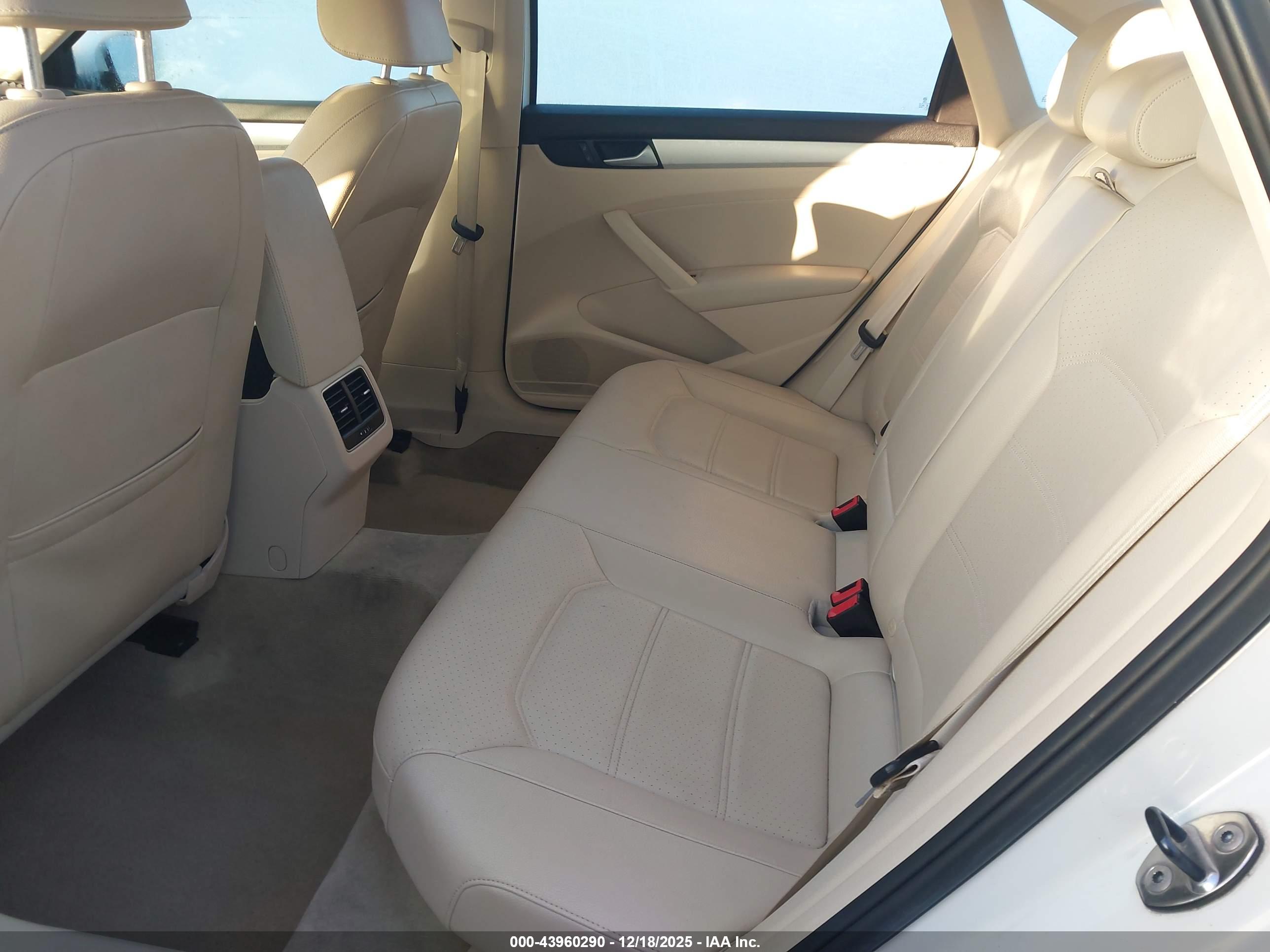 VOLKSWAGEN PASSAT image 8