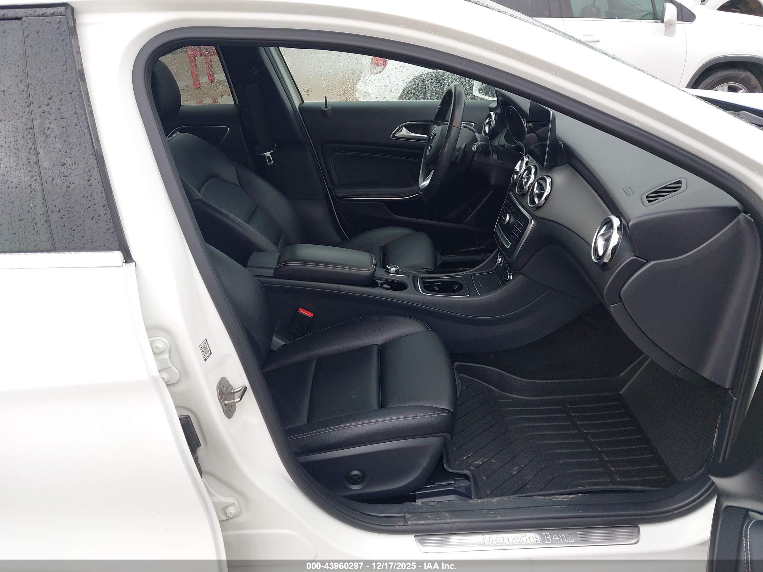 MERCEDES-BENZ GLA image 5