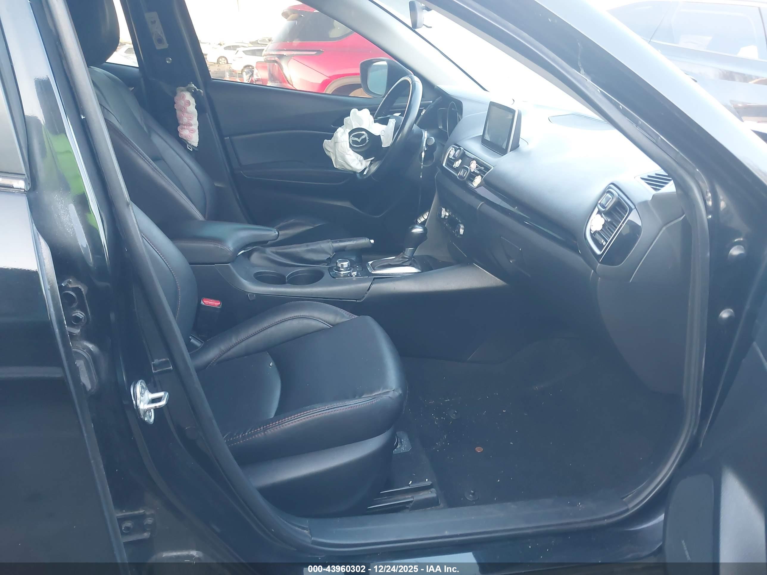 MAZDA MAZDA3 image 5