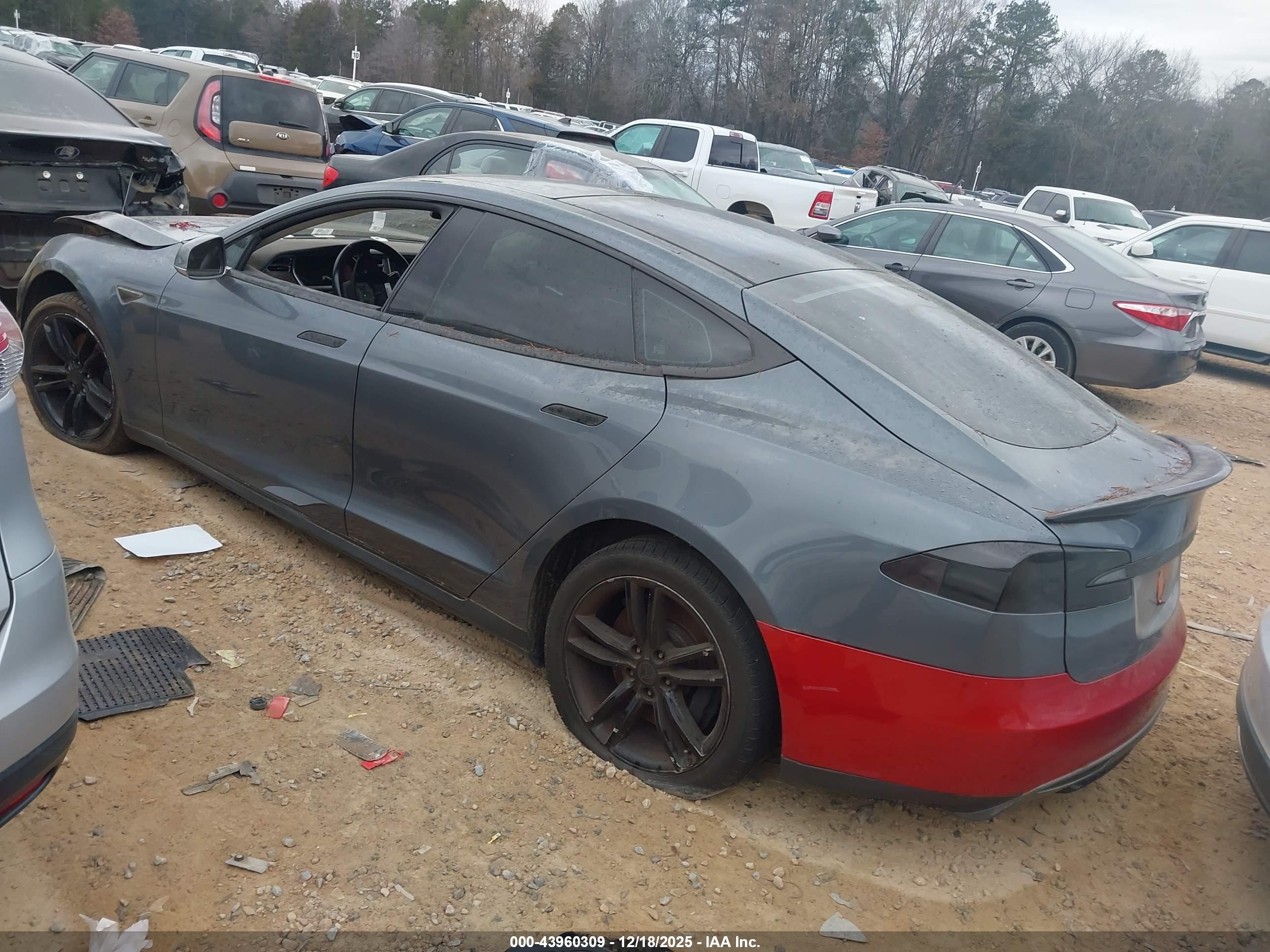 TESLA MODEL image 3