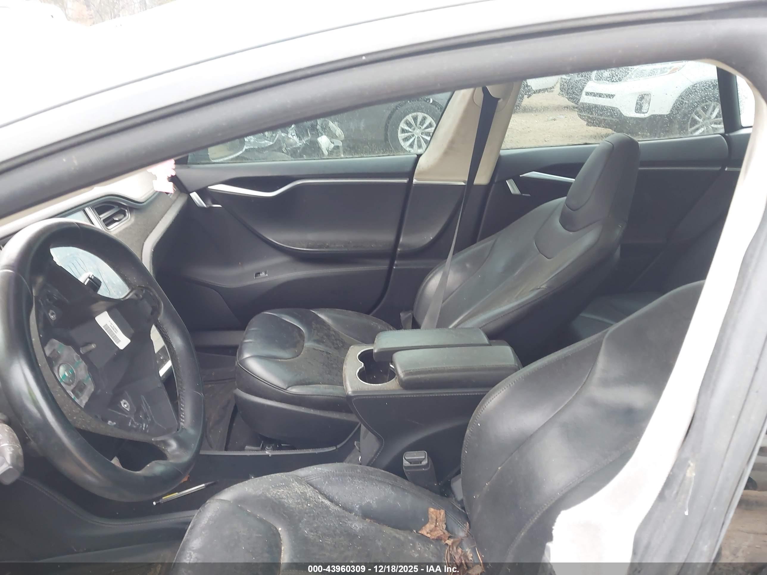 TESLA MODEL image 5