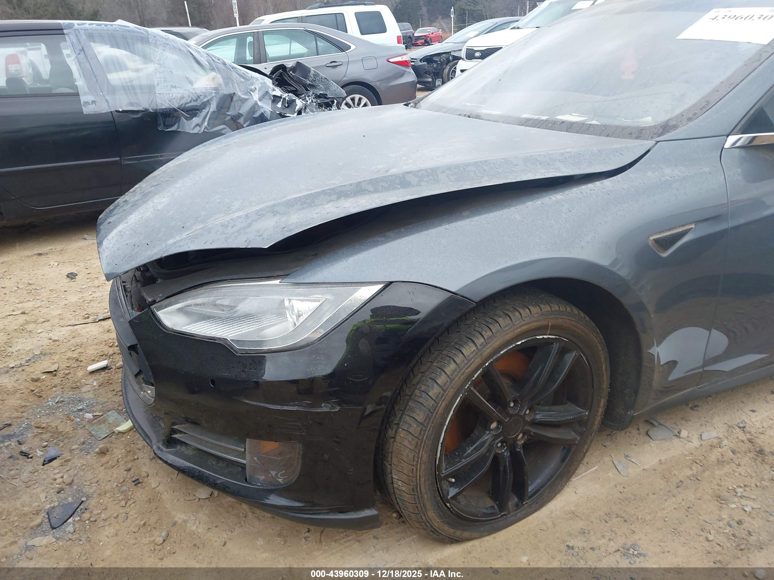 TESLA MODEL image 6