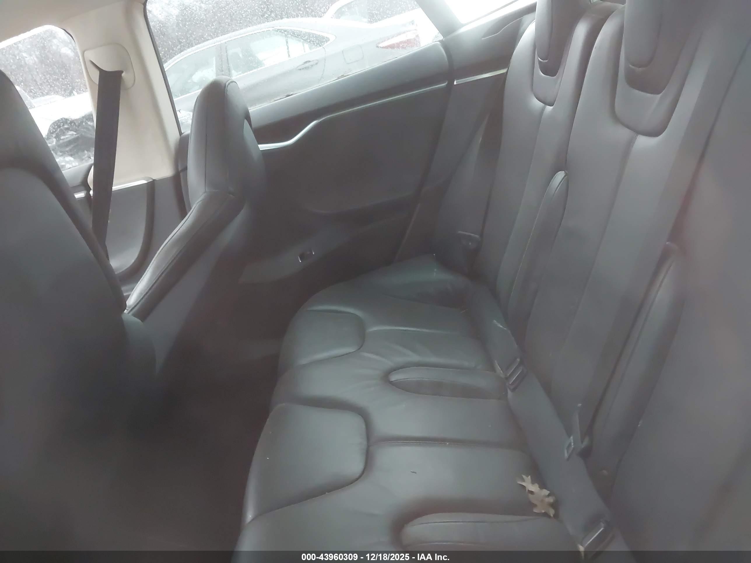 TESLA MODEL image 8