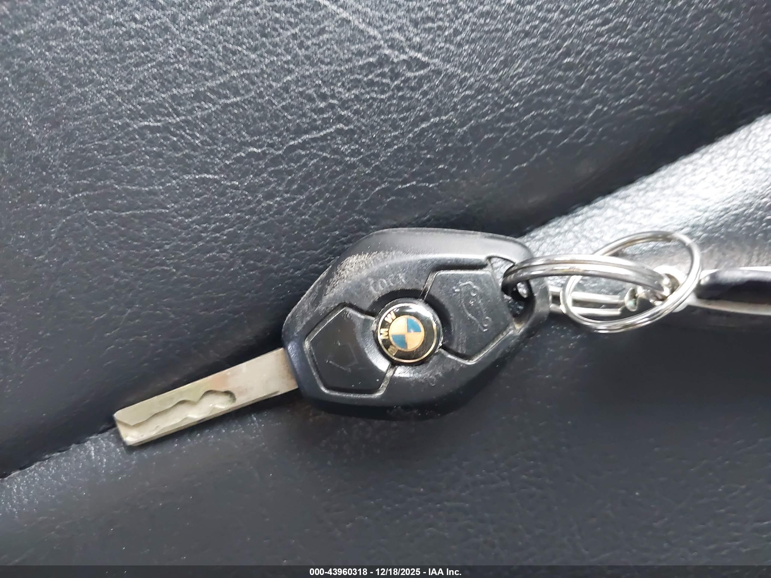 BMW 325I image 11