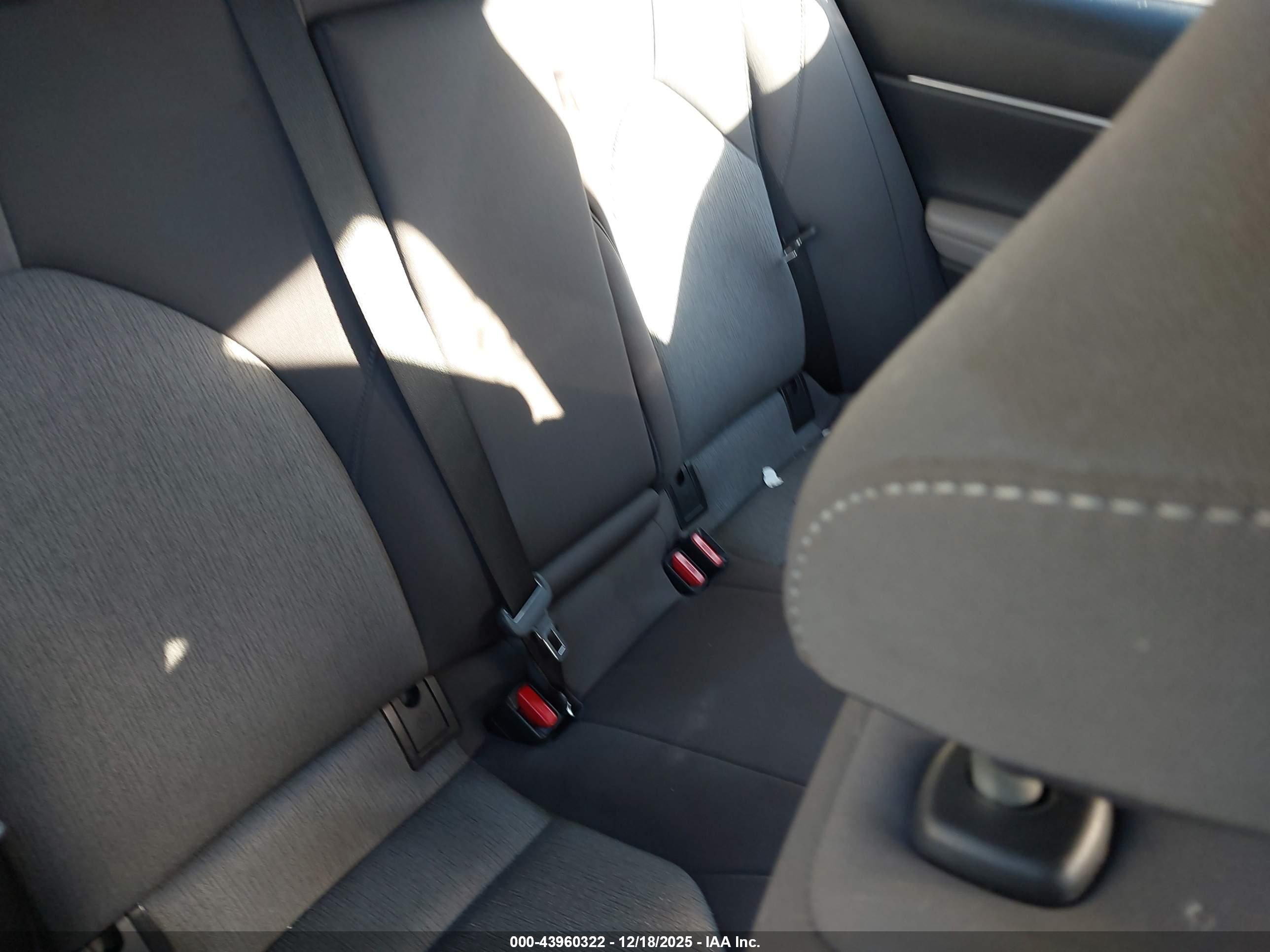 TOYOTA CAMRY image 8