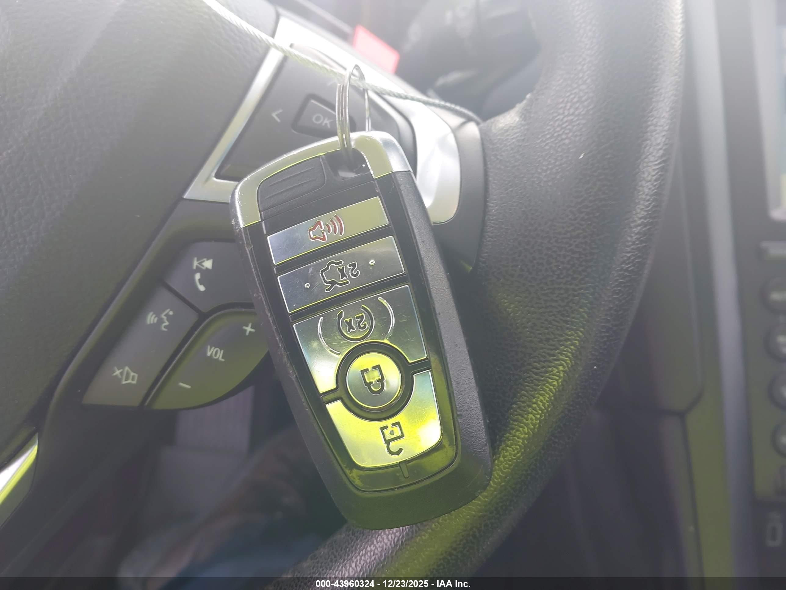 FORD FUSION image 11