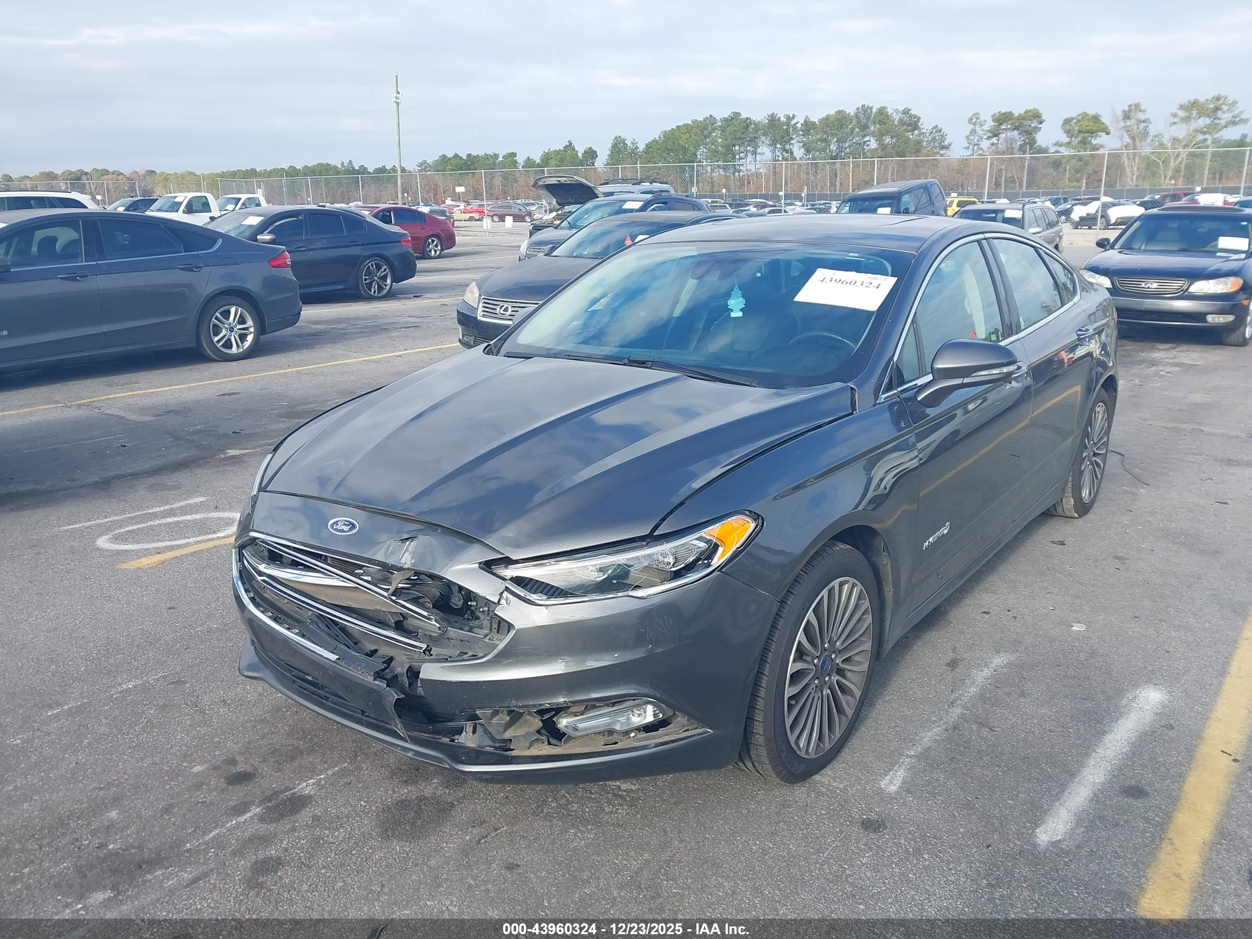 FORD FUSION image 2