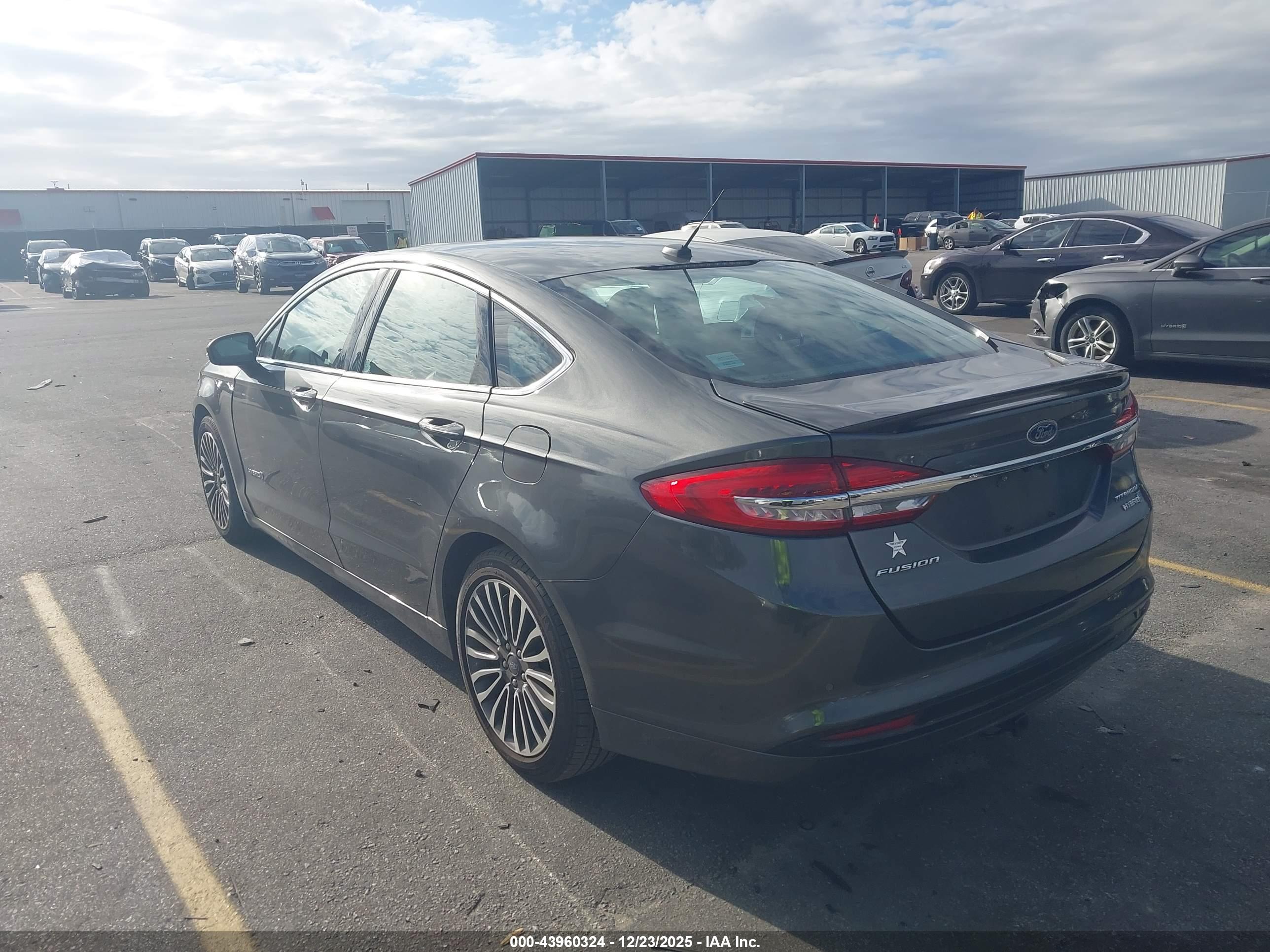 FORD FUSION image 3