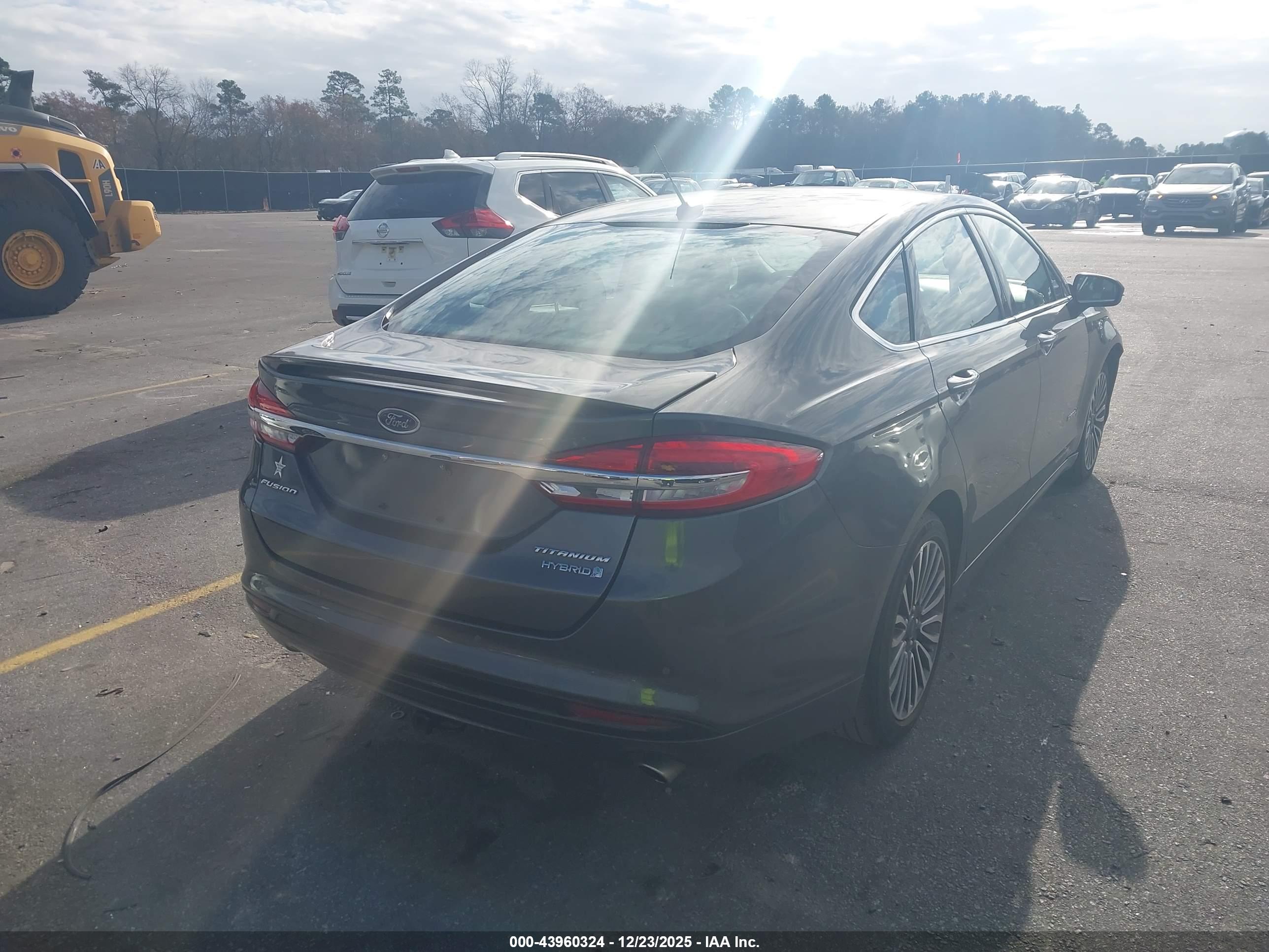 FORD FUSION image 4