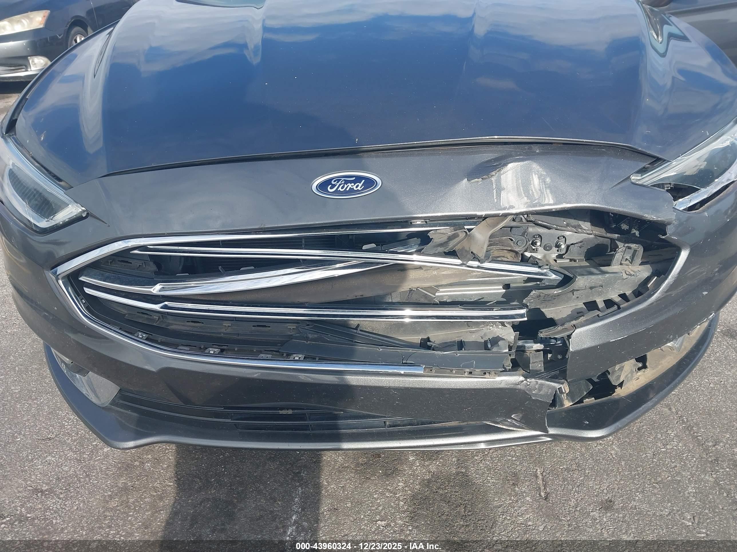 FORD FUSION image 6