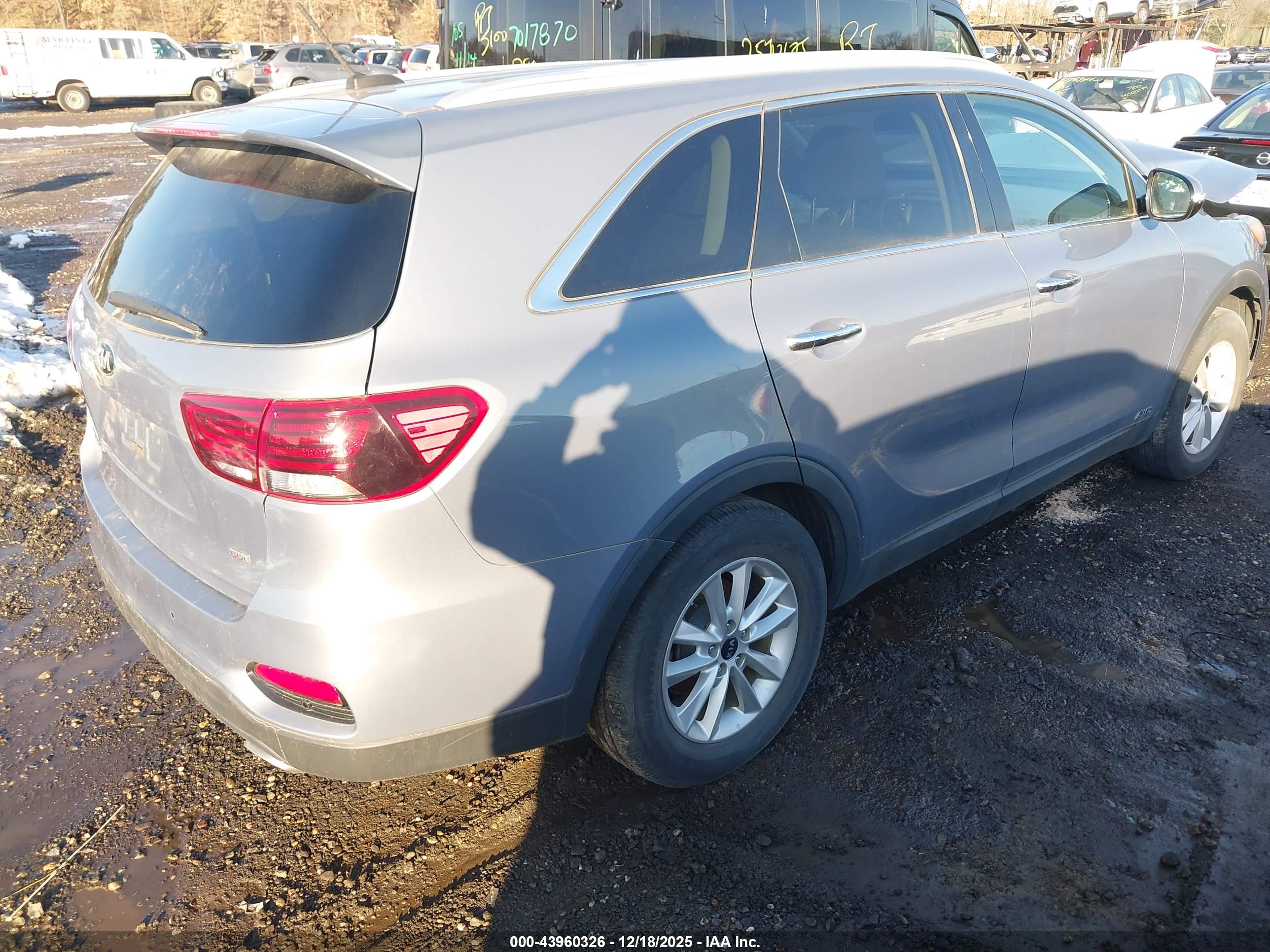 KIA SORENTO image 4
