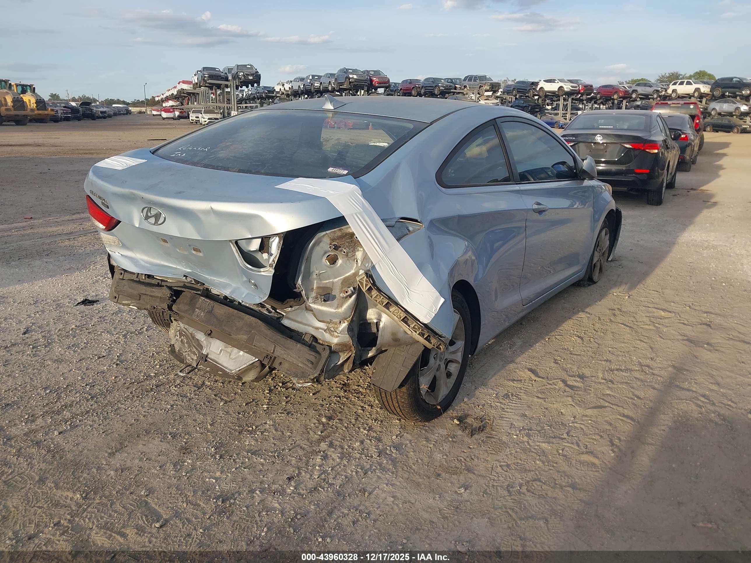 HYUNDAI ELANTRA image 4