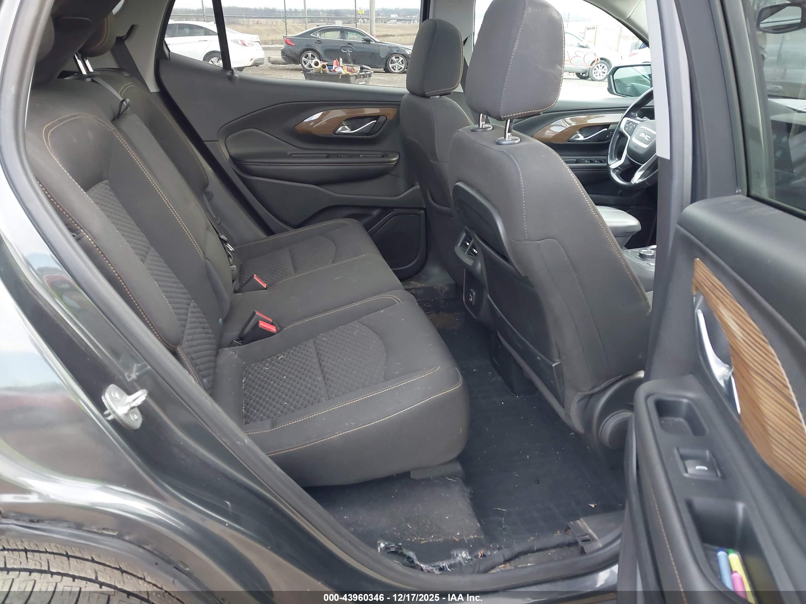 GMC TERRAIN image 8