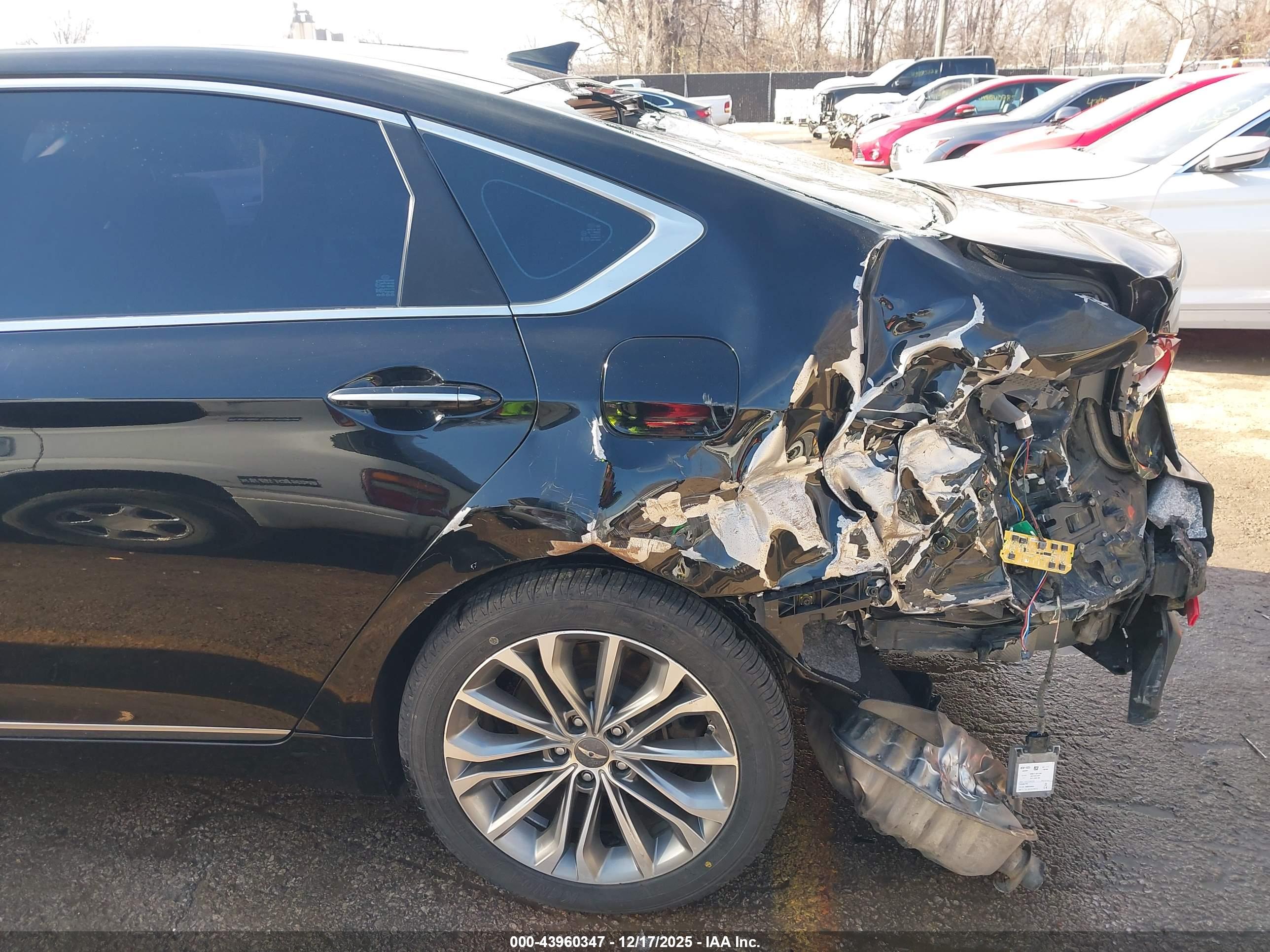 HYUNDAI GENESIS image 6