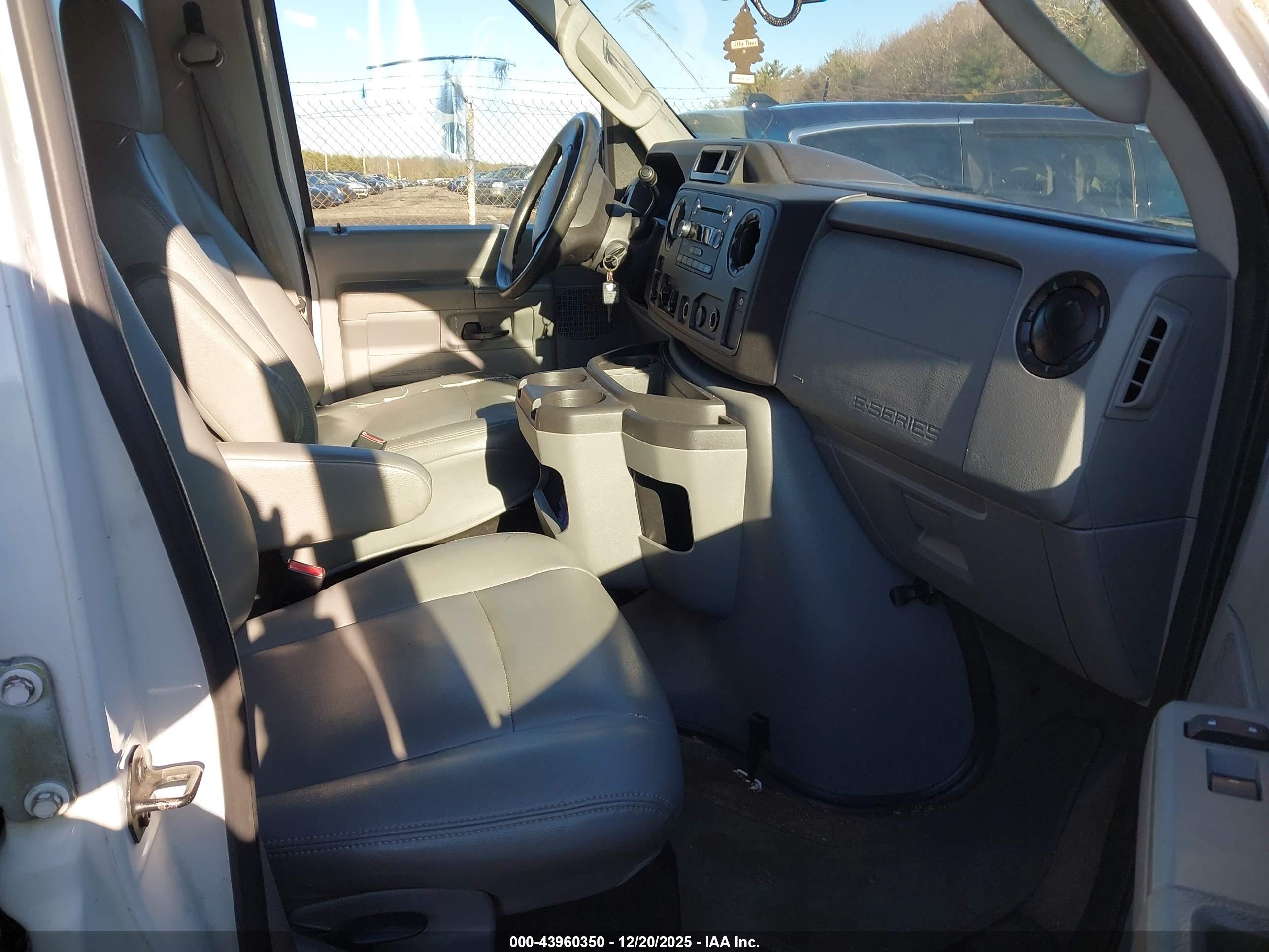 FORD E-350 image 5