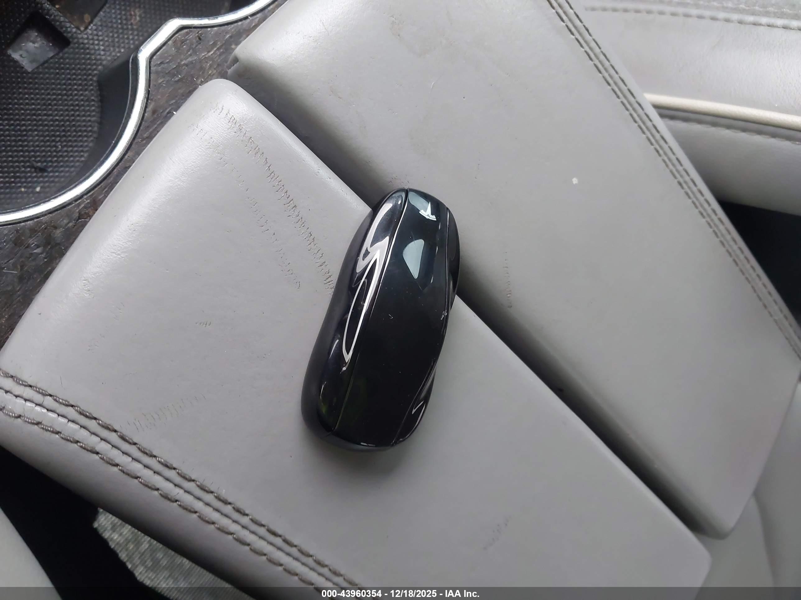 TESLA MODEL image 11
