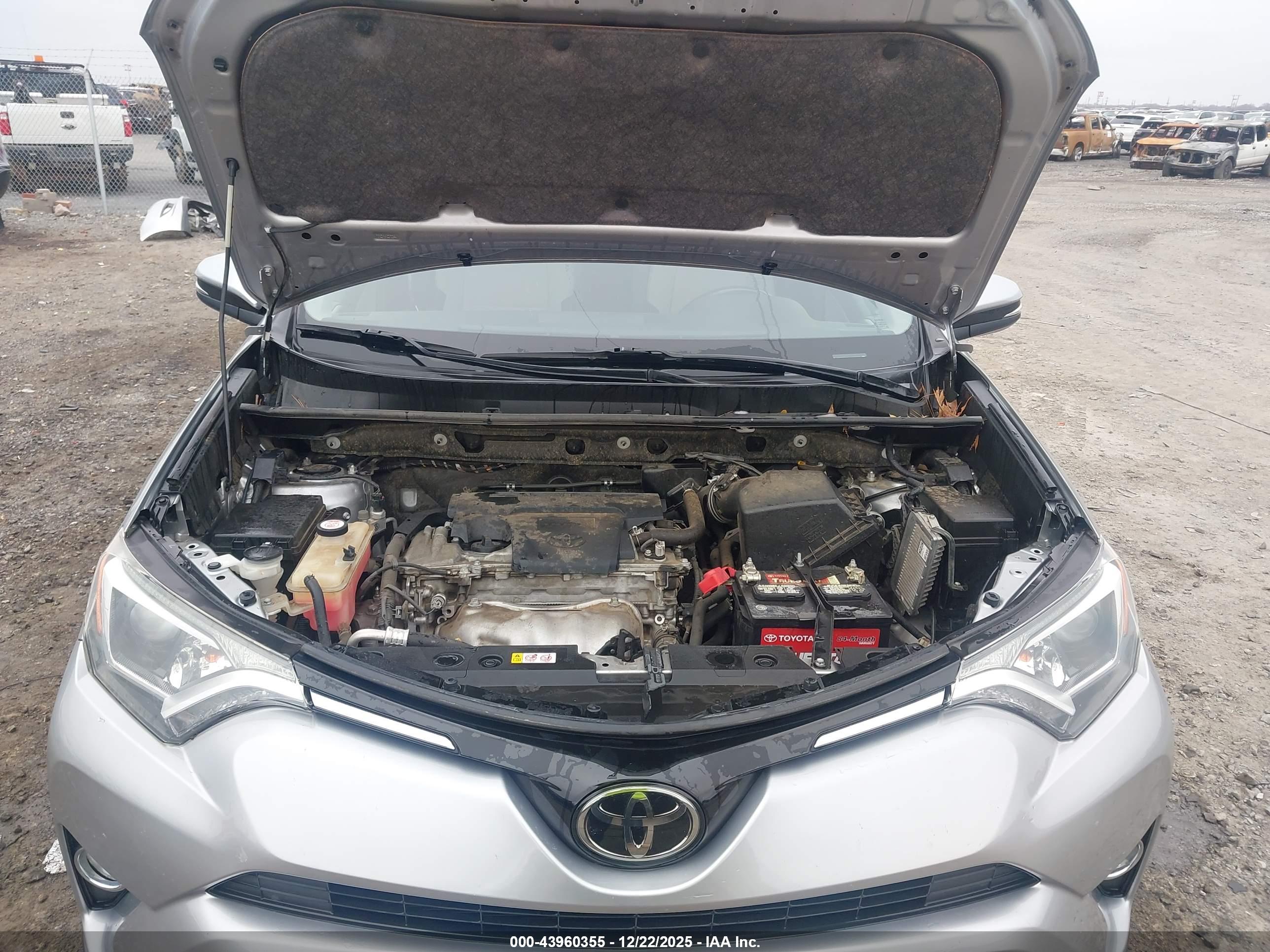 TOYOTA RAV4 image 10