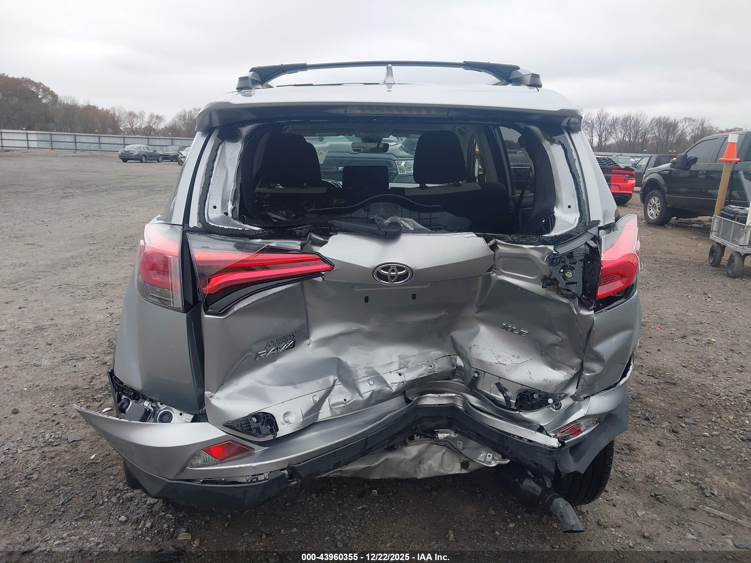 TOYOTA RAV4 image 6